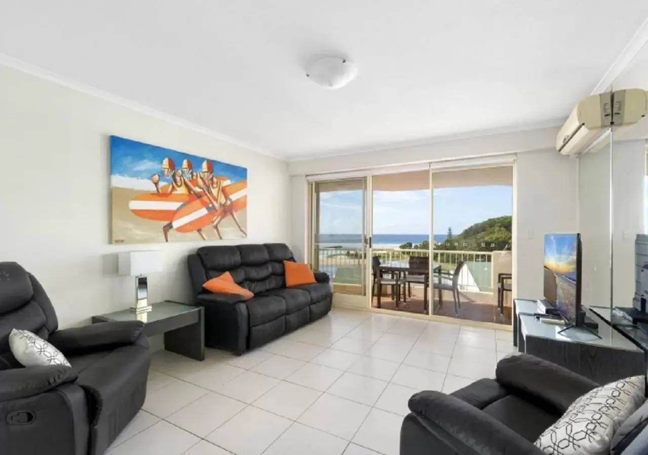 Deluxe Two-Bedroom Apartment with Ocean View in The Hill Apartments Currumbin Beach Deluxe Two-Bedroom Apartment with Ocean View in The Hill Apartments Currumbin Beach