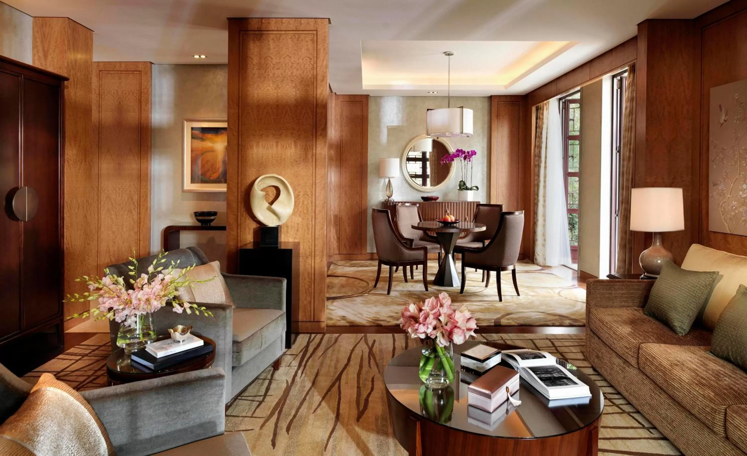 Living room in Four Seasons Hotel Hangzhou at West Lake
