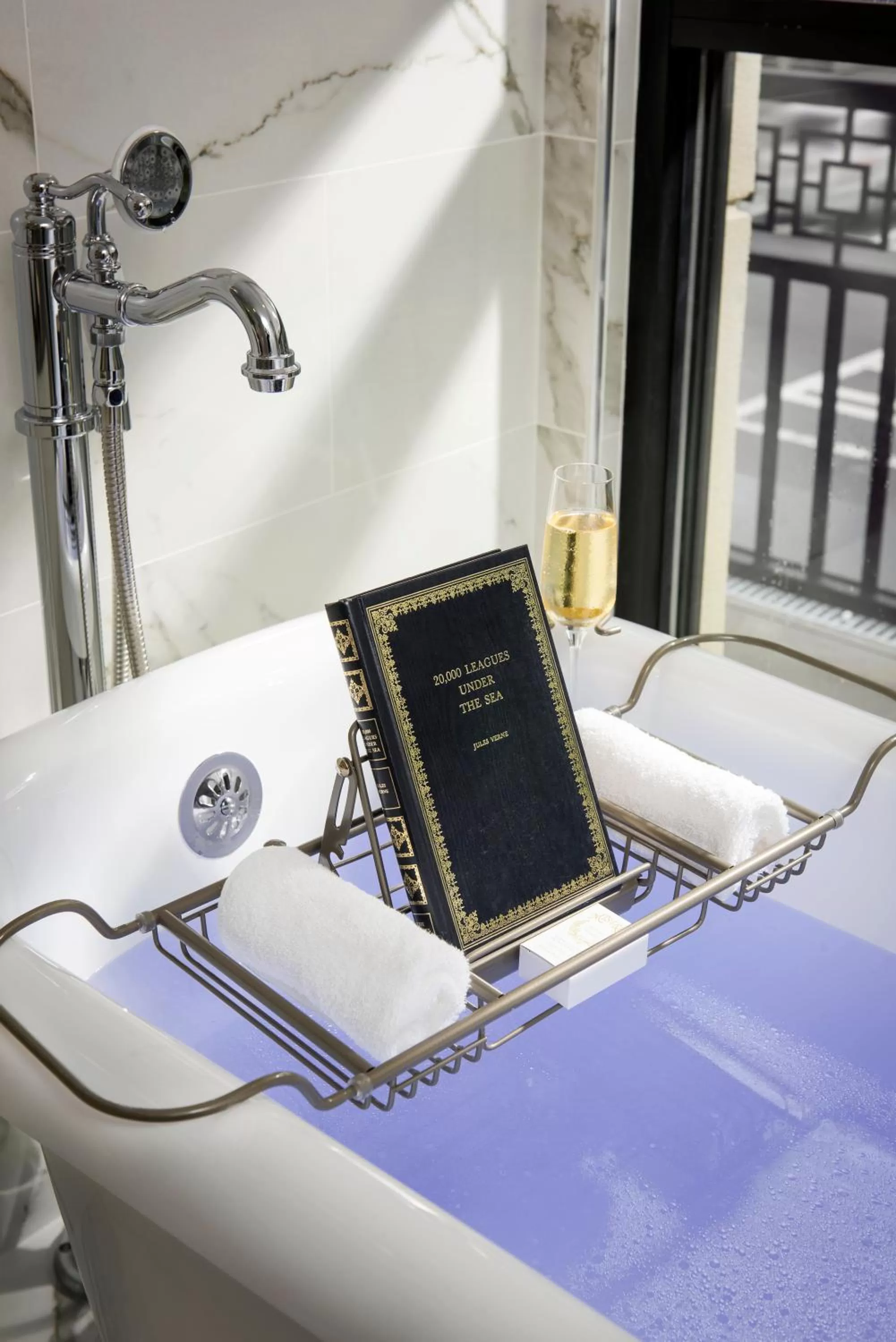 Bath, Bed in The Ivey's Hotel