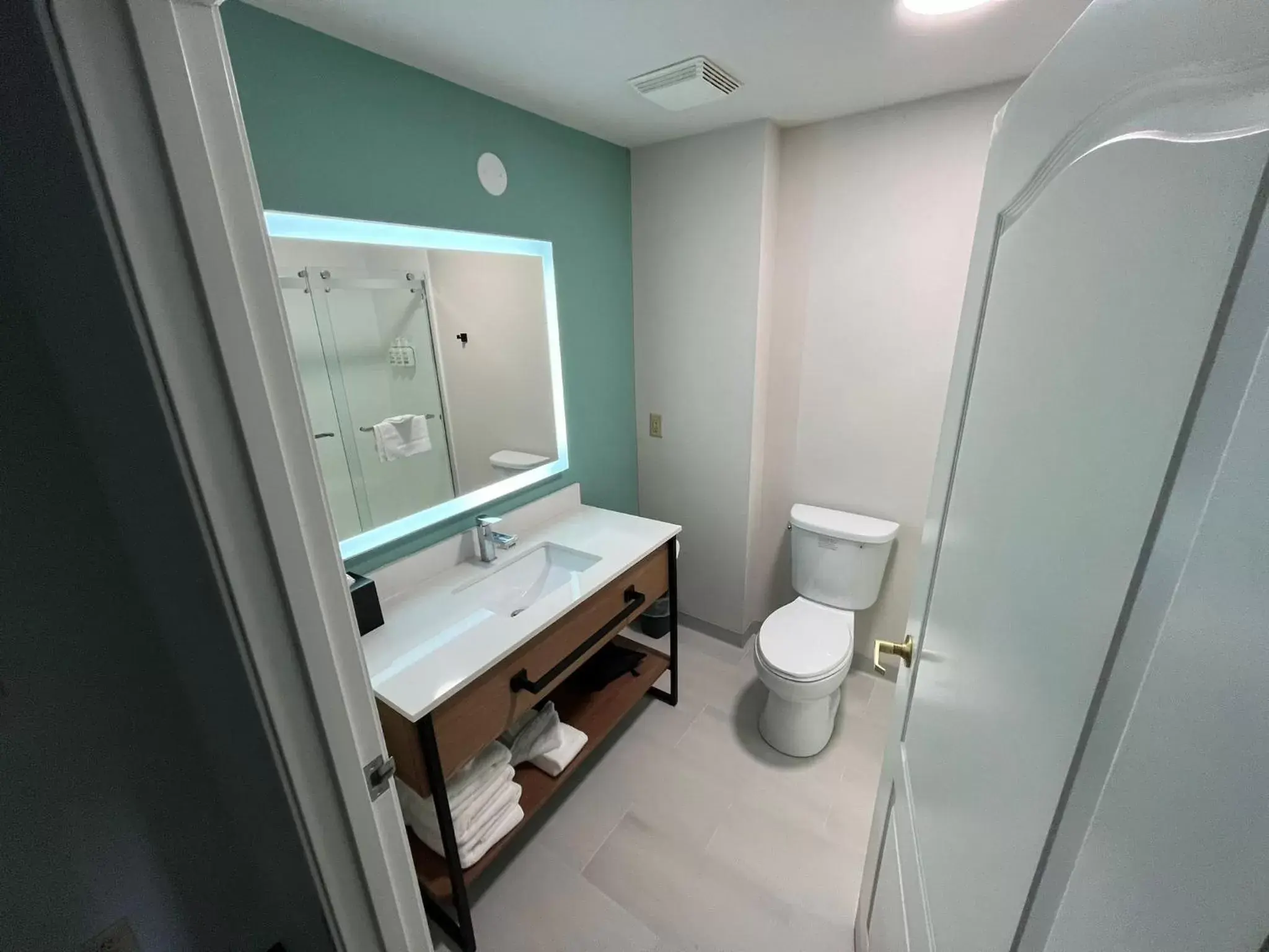 Bathroom in Wingate By Wyndham Mansfield Ontario Bathroom in Wingate By Wyndham Mansfield Ontario