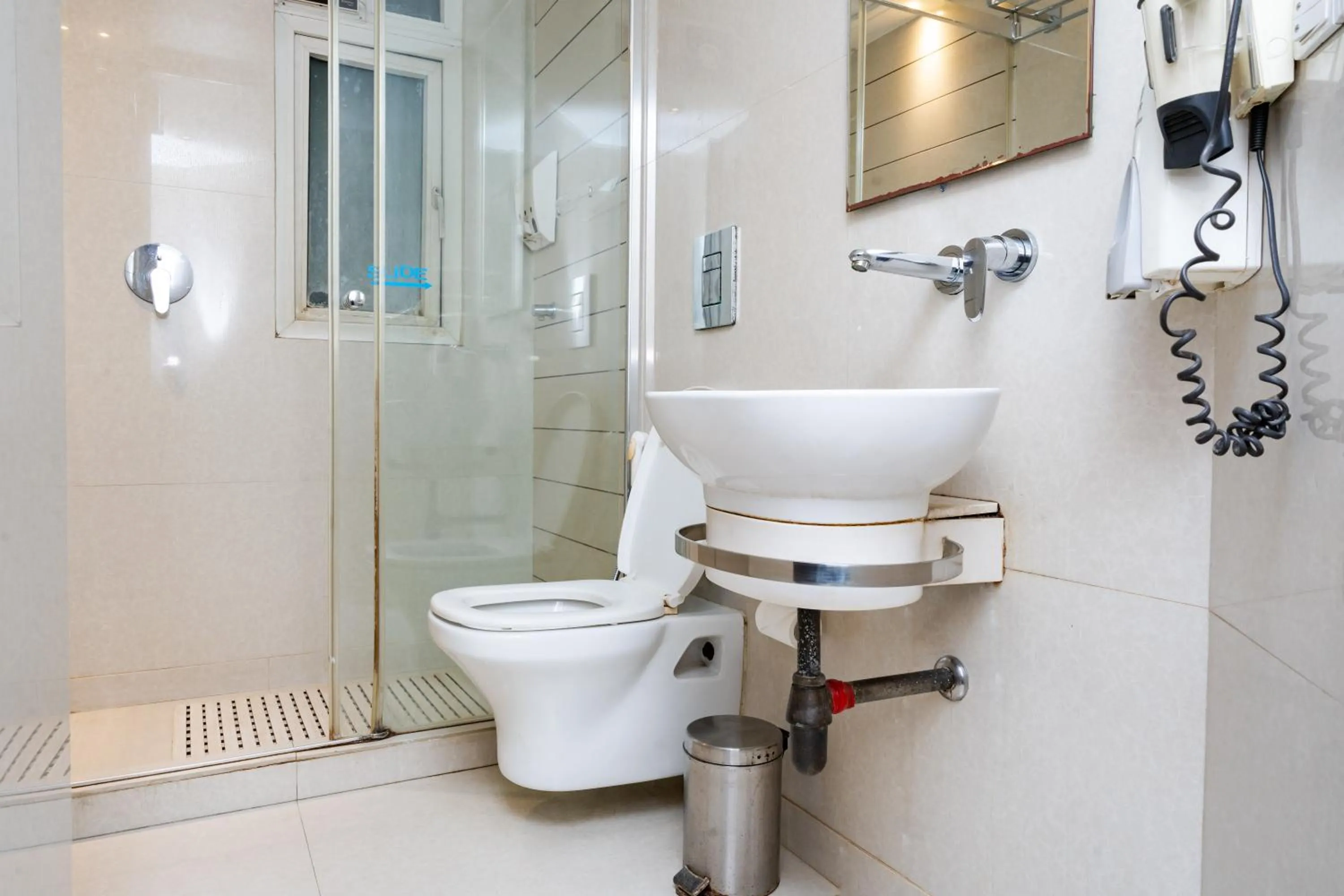 Bathroom in Hotel Grand Godwin - Near New Delhi Railway Station - Paharganj