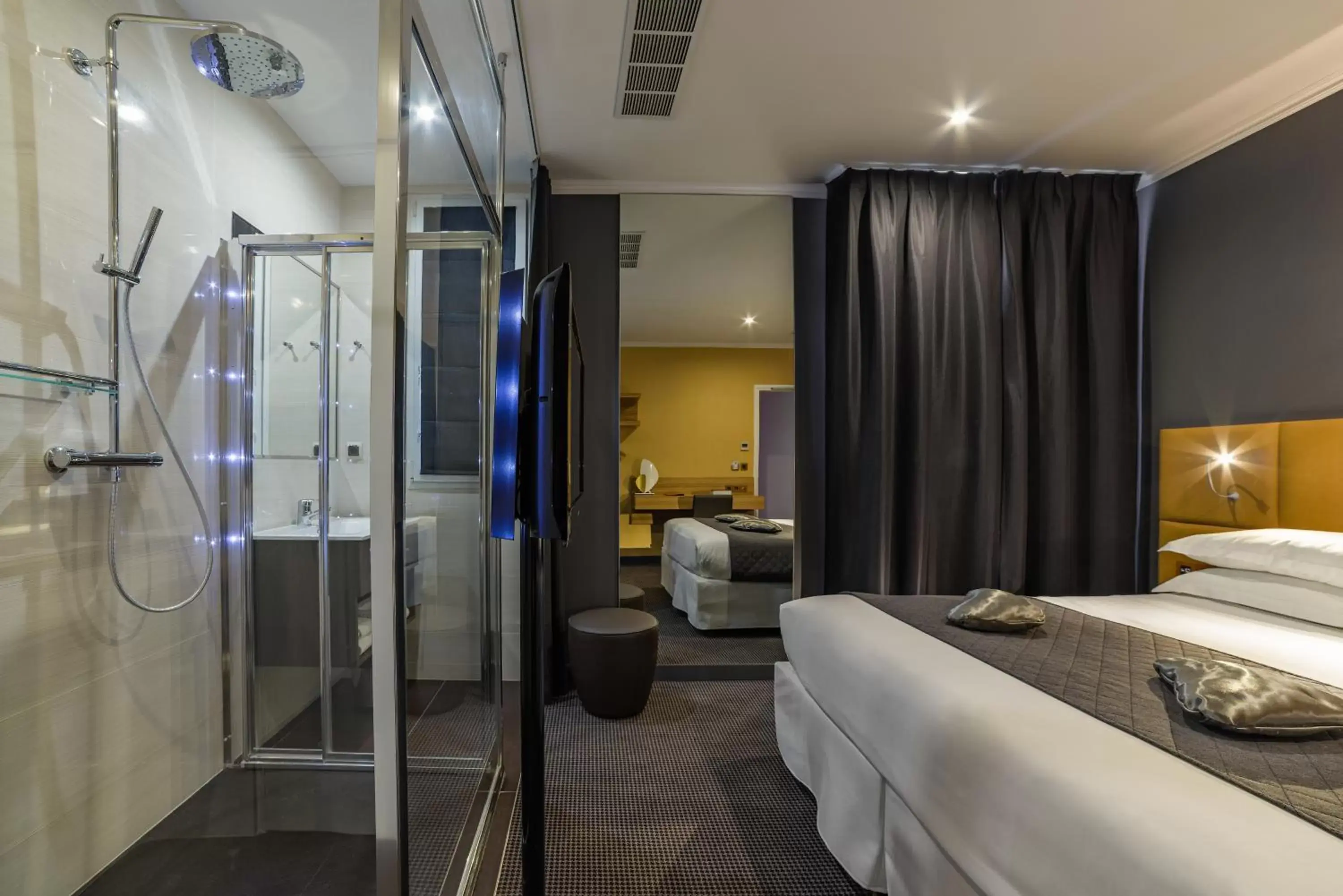 Bedroom, Bathroom in Hotel Residence Europe & Spa