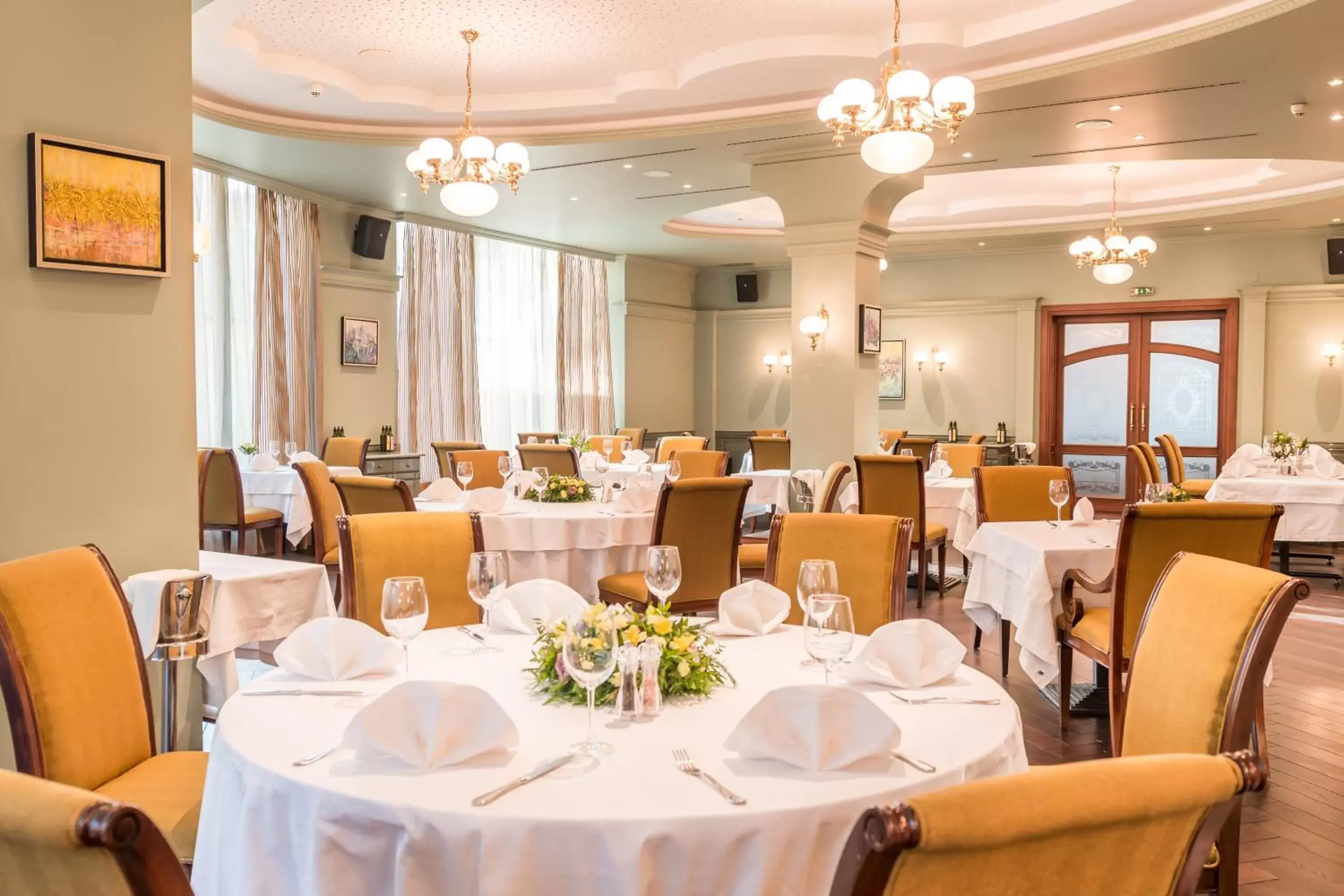 Restaurant/Places to Eat in Crystal Palace Boutique Hotel