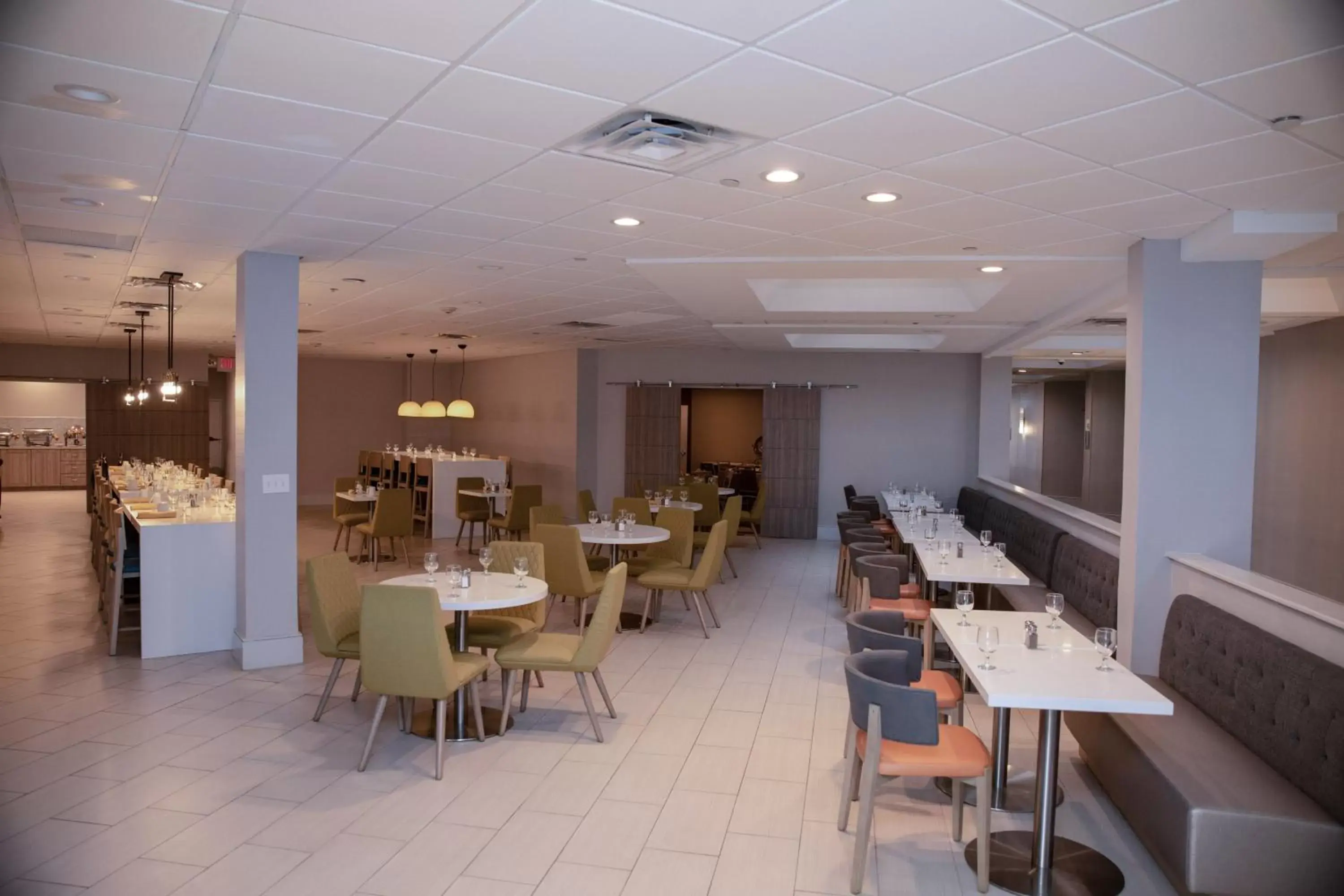 Restaurant/Places to Eat in Holiday Inn Houston Hobby Airport, an IHG Hotel