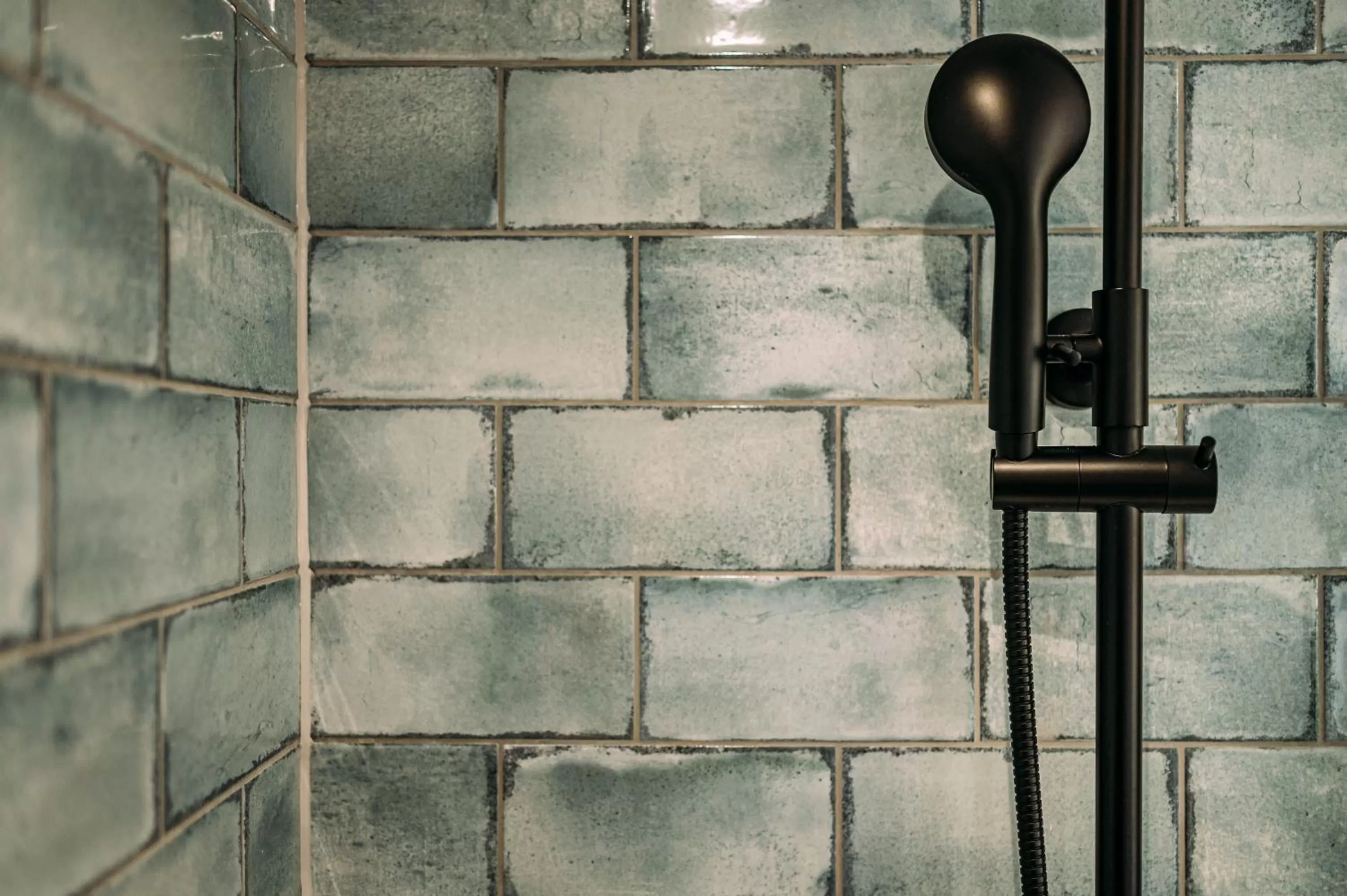 Shower in The Queens Hotel