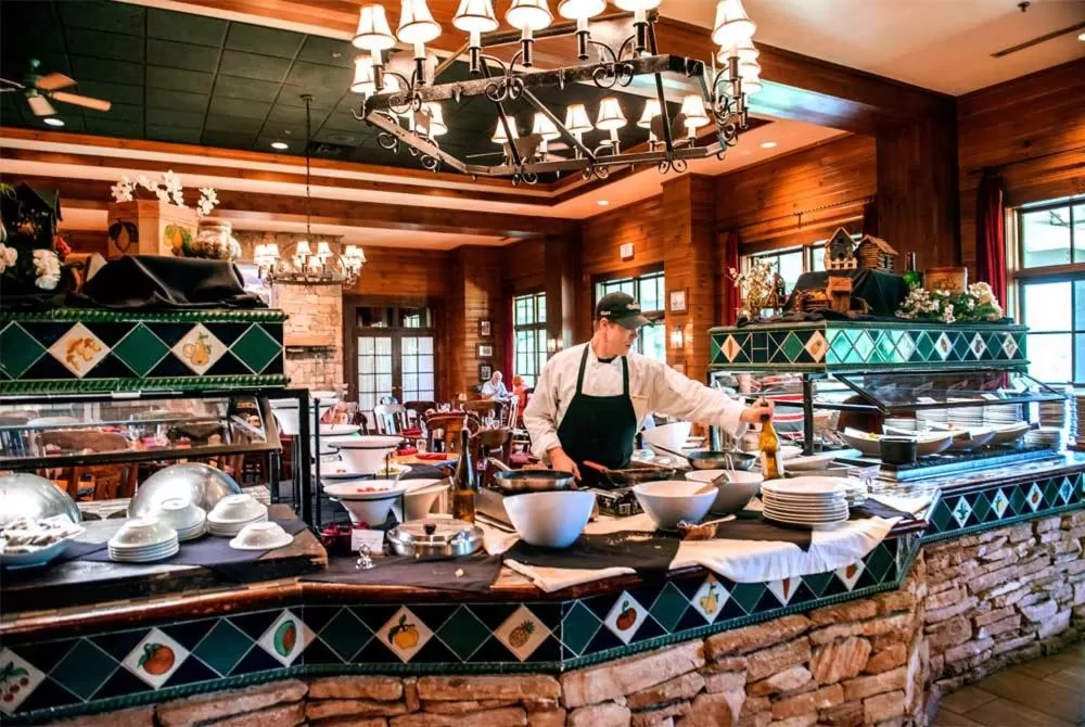 Dining area in Brasstown Valley Resort & Spa