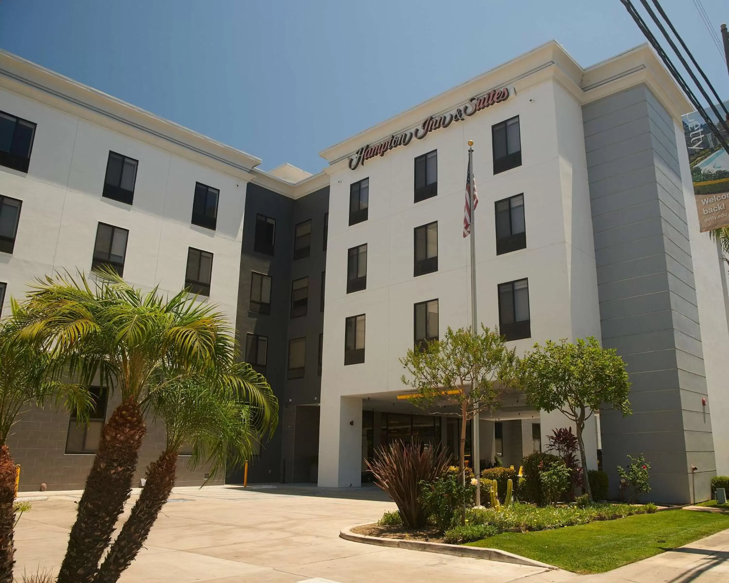 Property Building in Hampton Inn & Suites Sherman Oaks