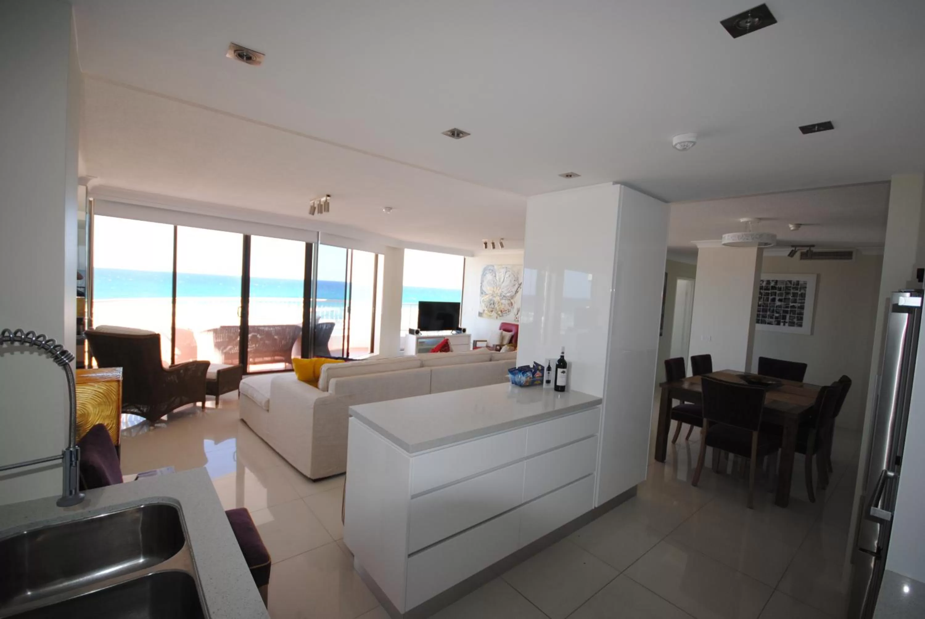 Day in Albatross North Apartments