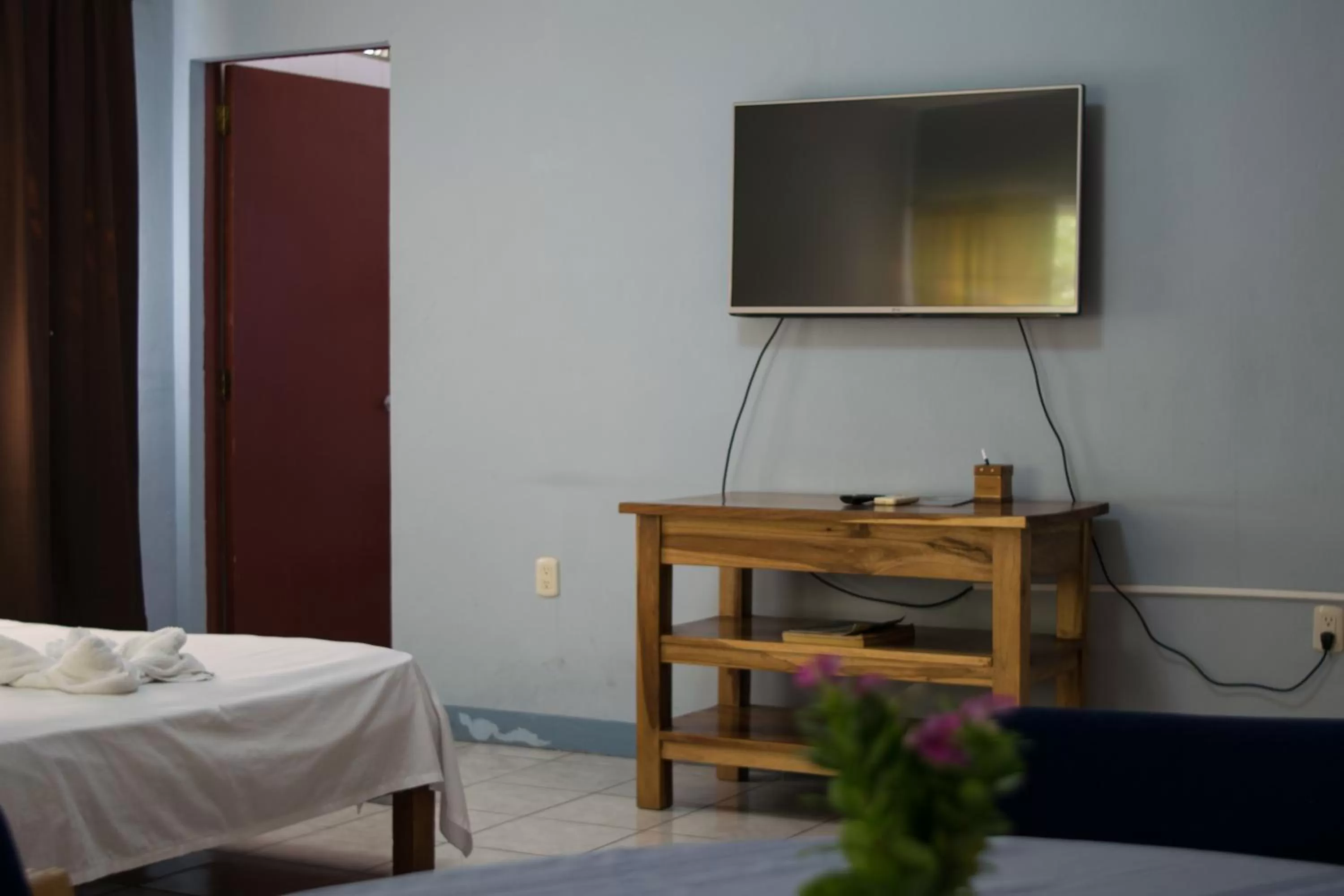 TV and multimedia, Bed in Hotel Valerie