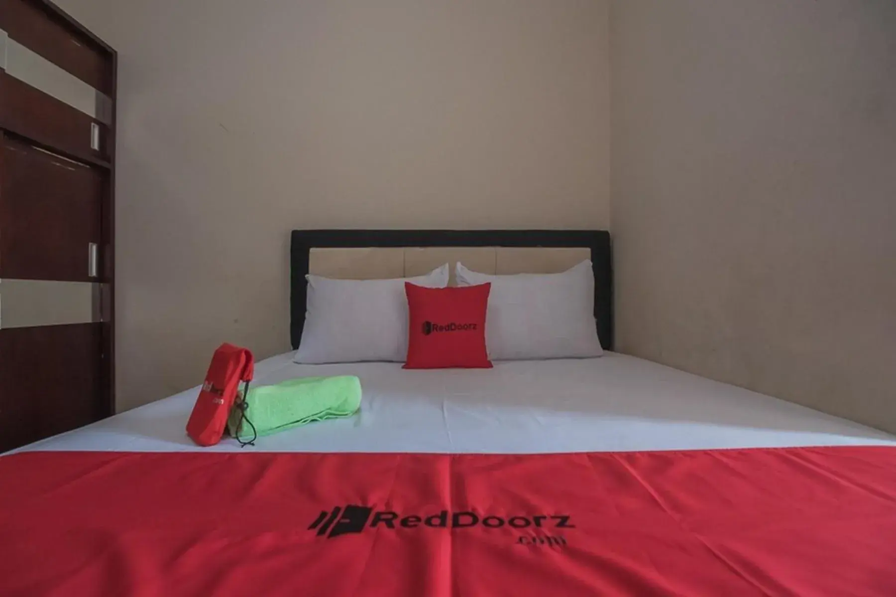 Bedroom, Bed in RedDoorz near E Walk Mall Balikpapan