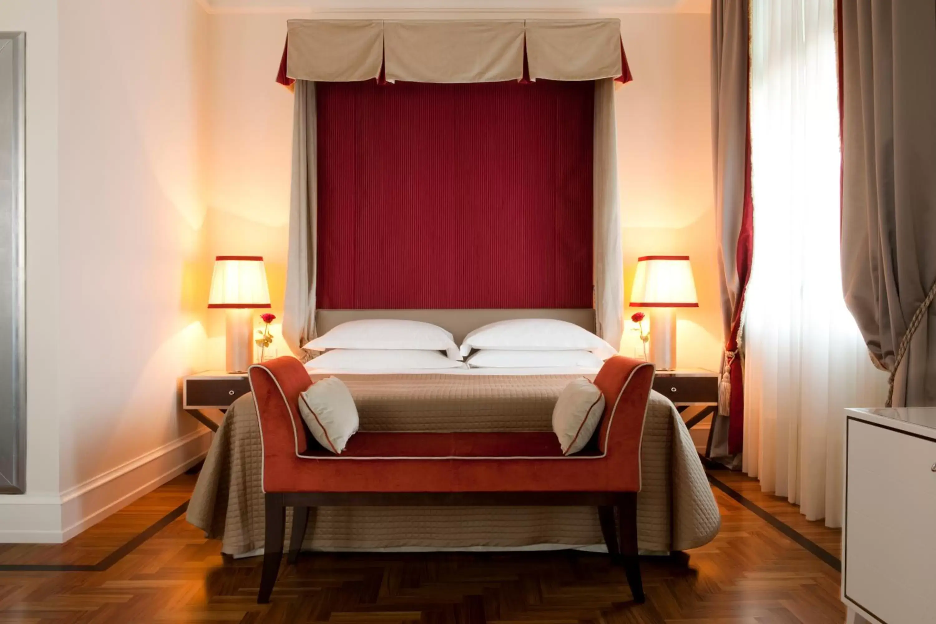 Bed in Savoia Excelsior Palace Trieste - Starhotels Collezione