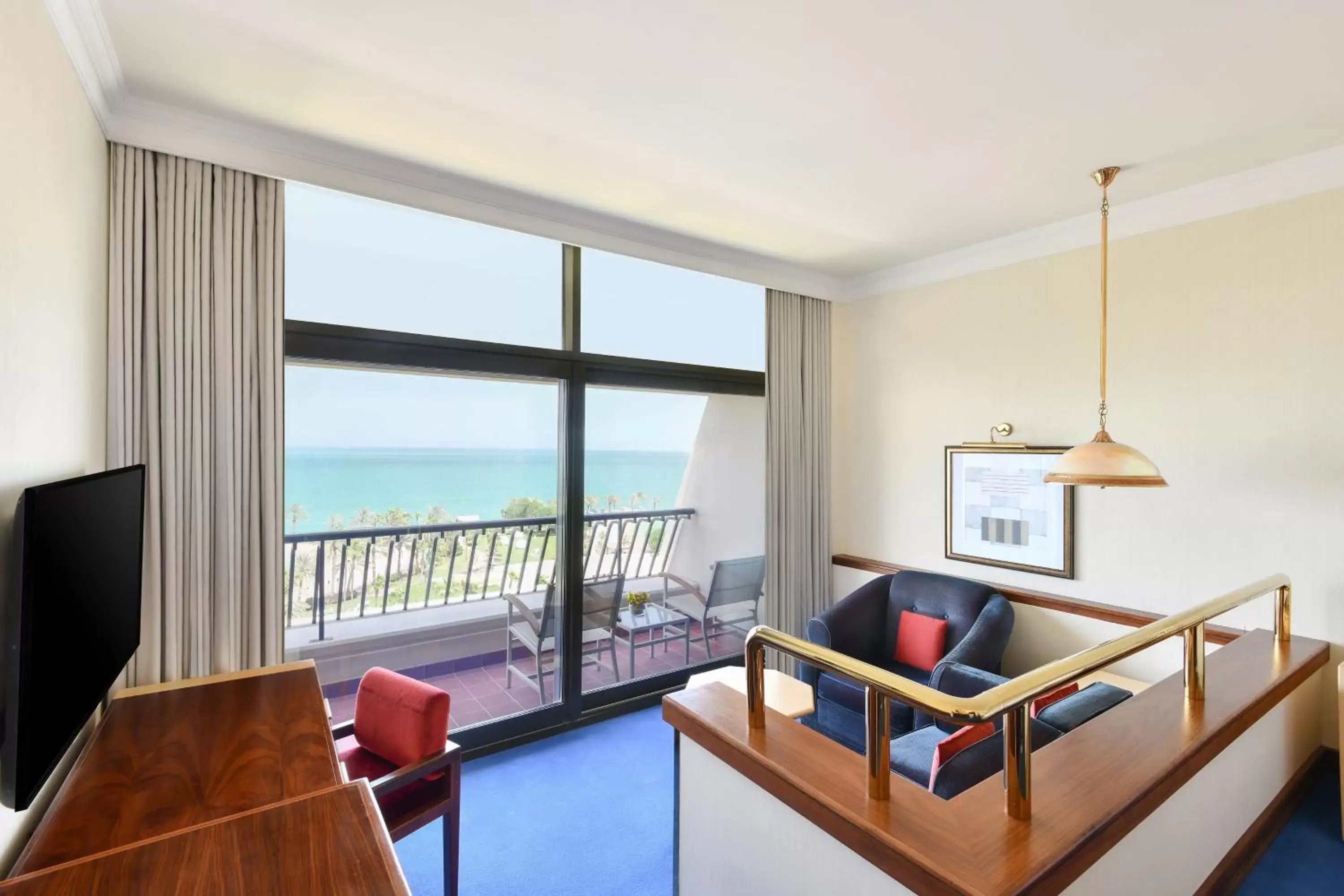 Living room, Seating Area in Sheraton Grand Doha Resort & Convention Hotel