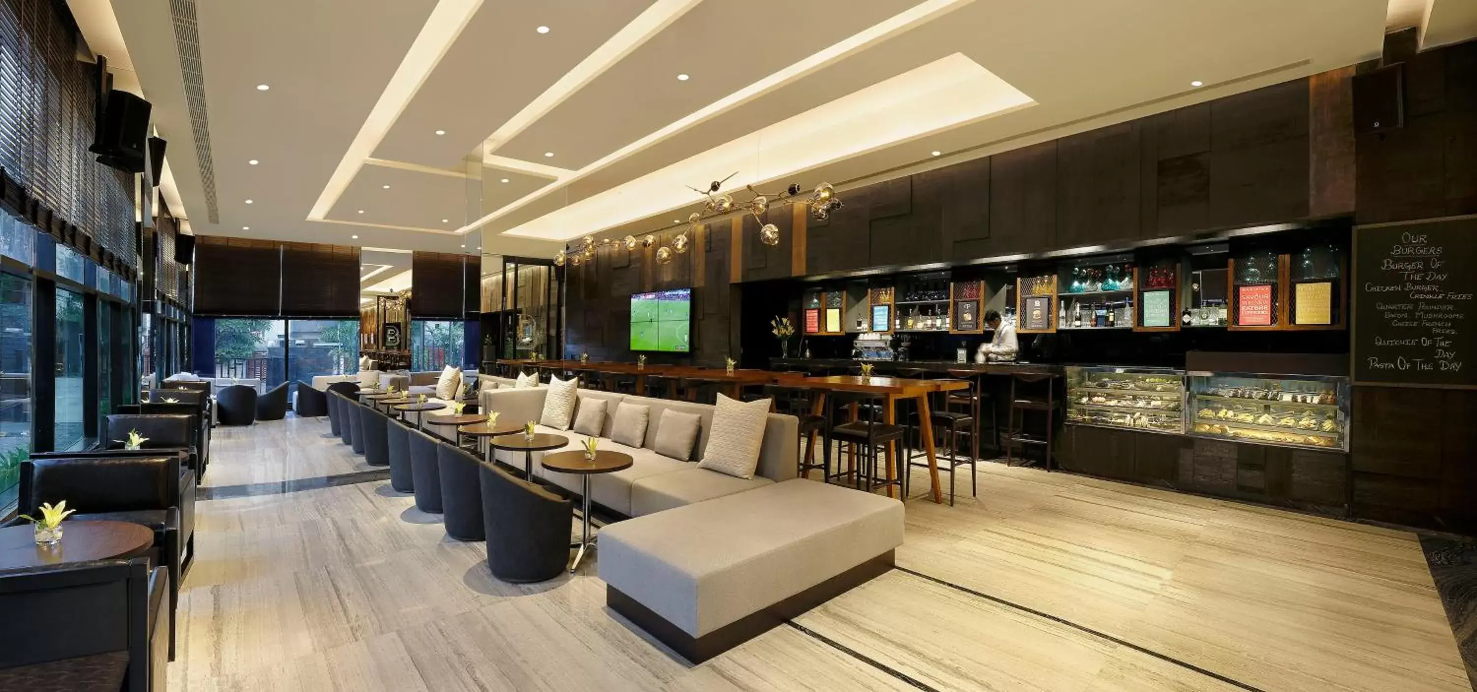 Restaurant/places to eat, Lounge/Bar in Novotel Chennai Chamiers Road