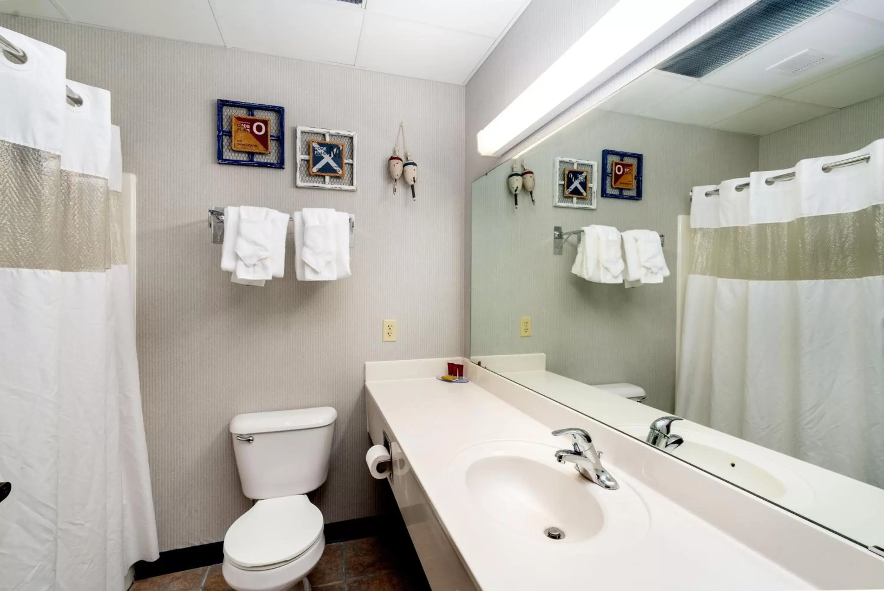 Bathroom in The Suites Hotel at Waterfront Plaza