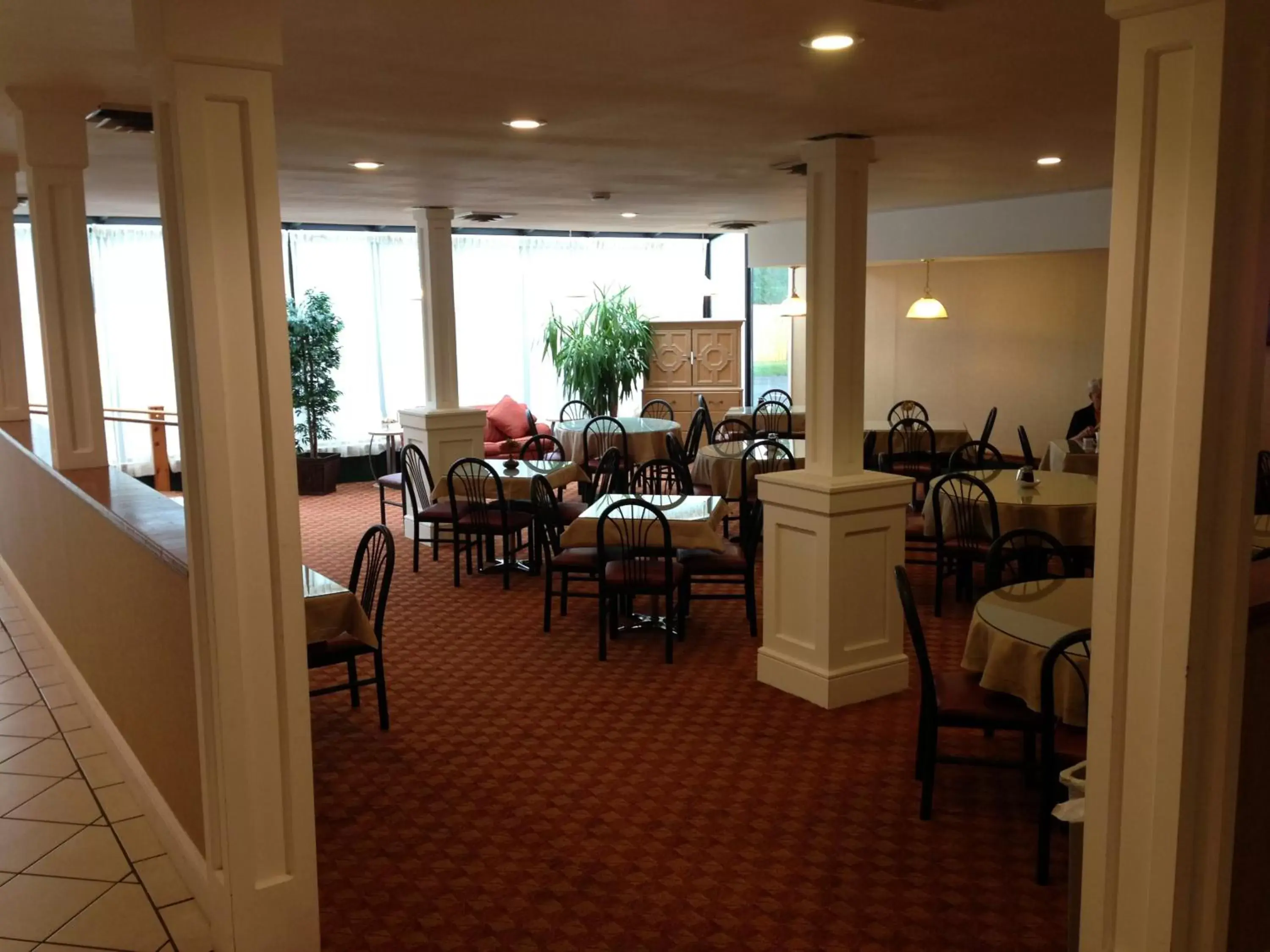 Coffee/tea facilities, Restaurant/Places to Eat in Ambassador Inn and Suites