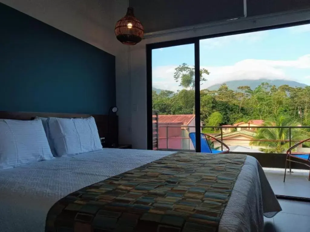 Bed in La Fortuna Lodge by Treebu Hotels