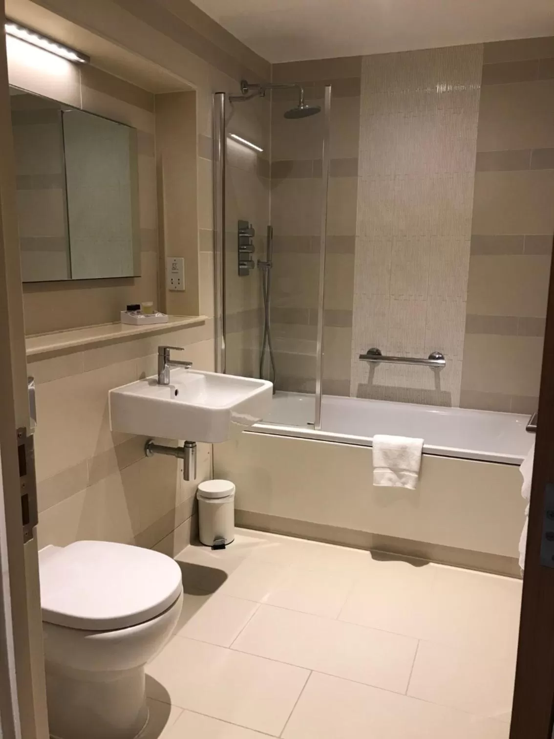 Bathroom in Lensfield Hotel