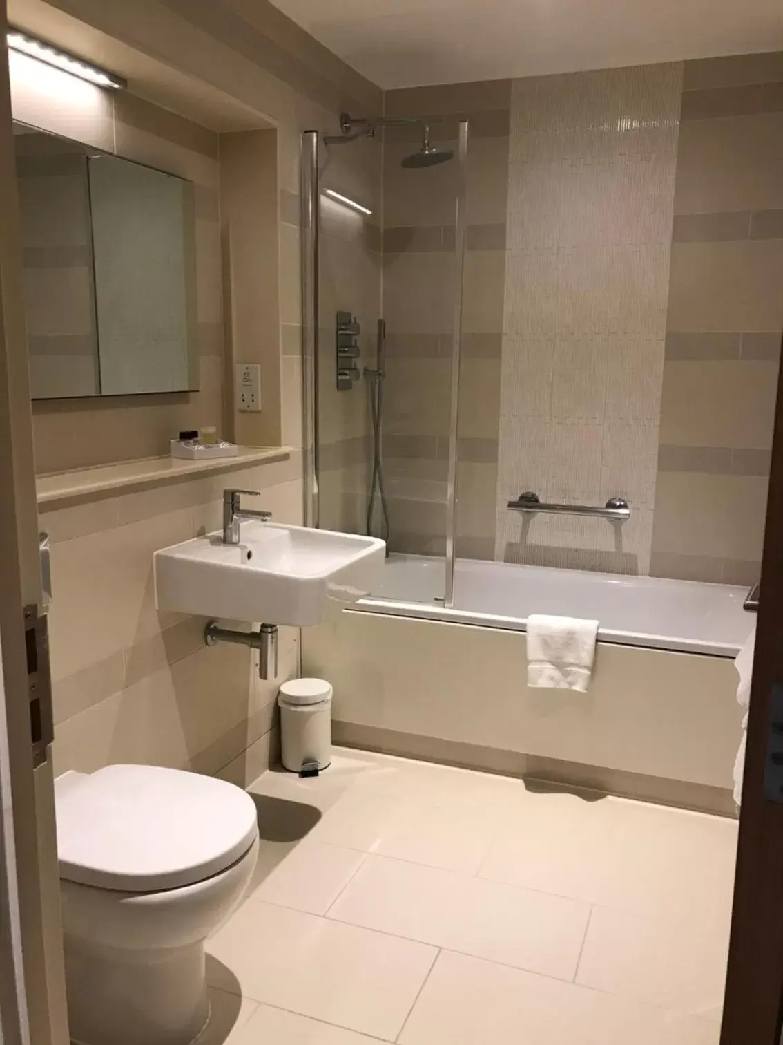 Bathroom in Lensfield Hotel