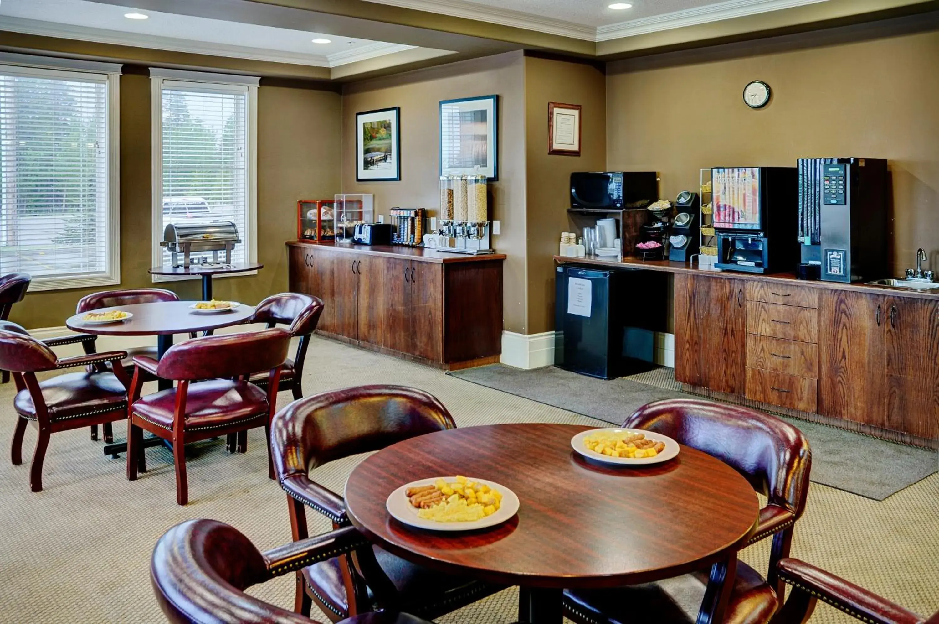 Continental breakfast, Restaurant/Places to Eat in Lakeview Inns & Suites - Edson Airport West