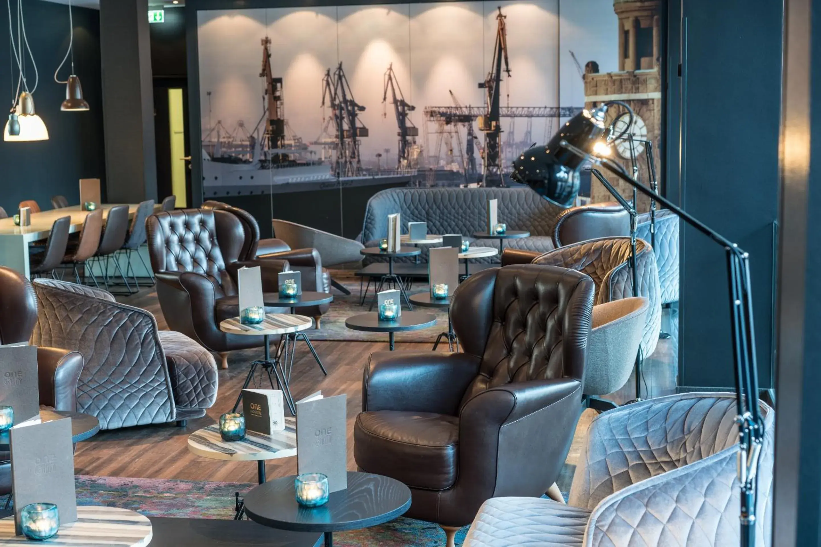 Lounge or bar in Motel One Hamburg-Altona