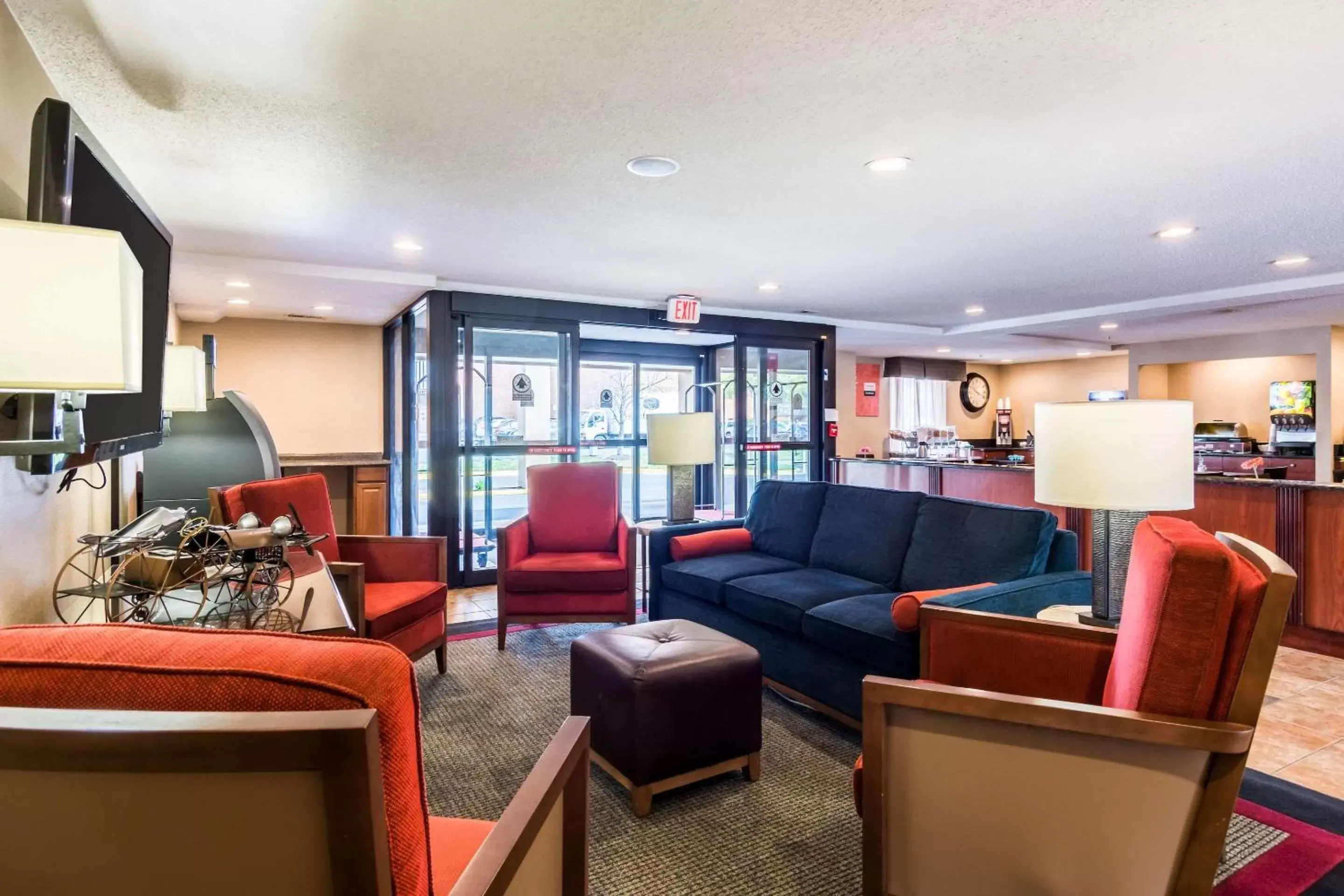 Lobby or reception, Seating Area in Comfort Inn Washington DC Joint Andrews AFB