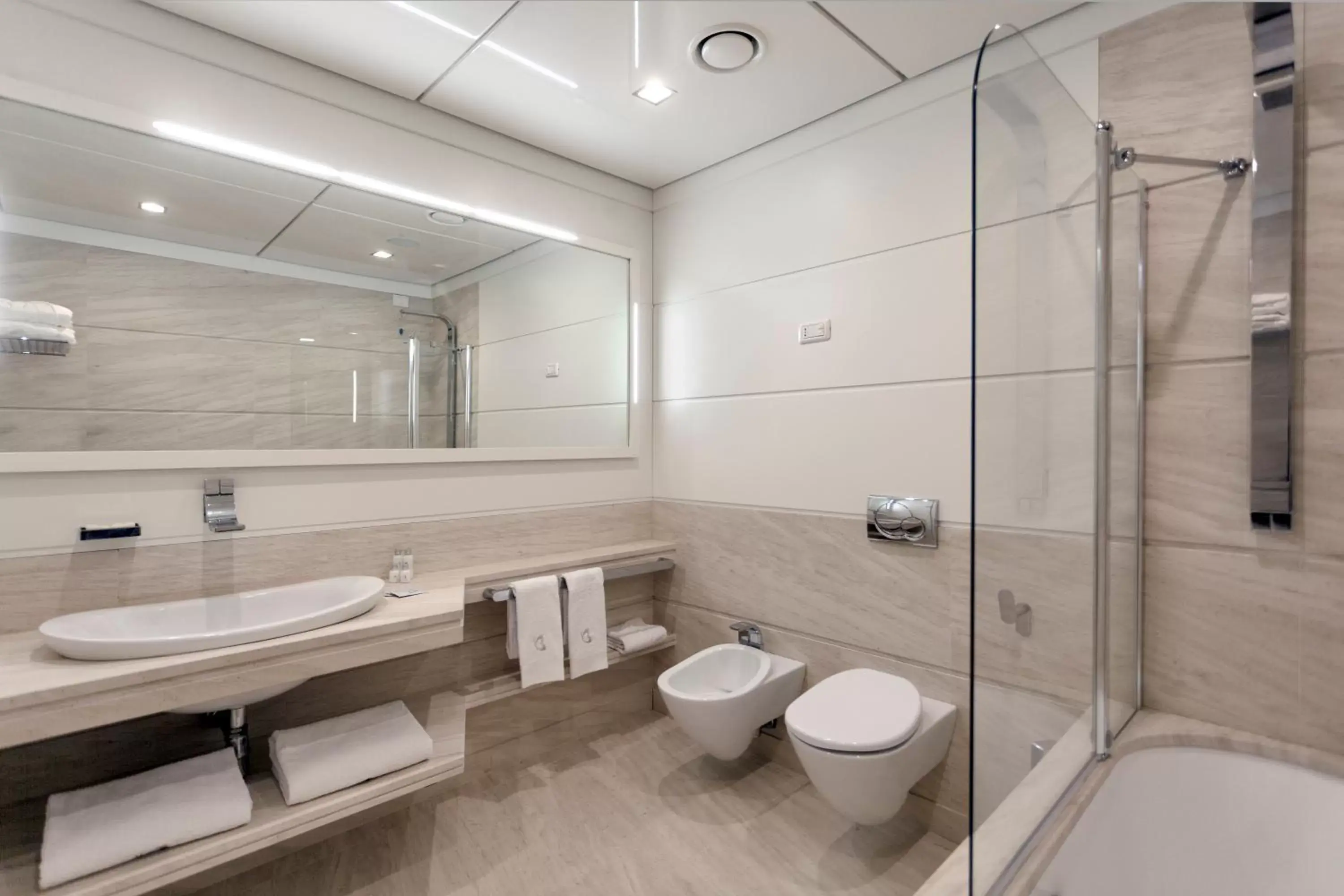 Bathroom in Yacht Club Marina Di Loano