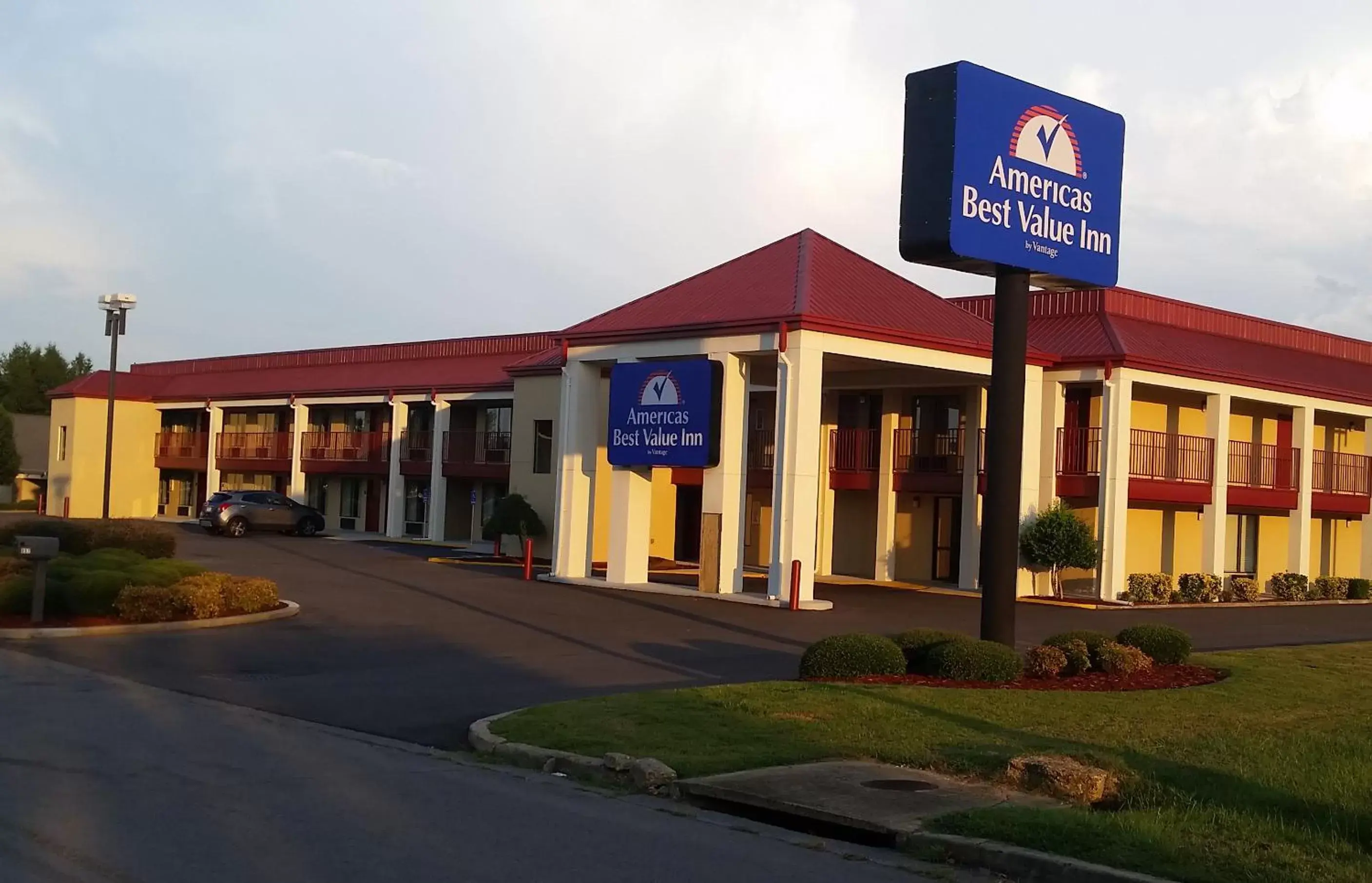 Facade/Entrance in Americas Best Value Inn Tupelo Barnes Crossing