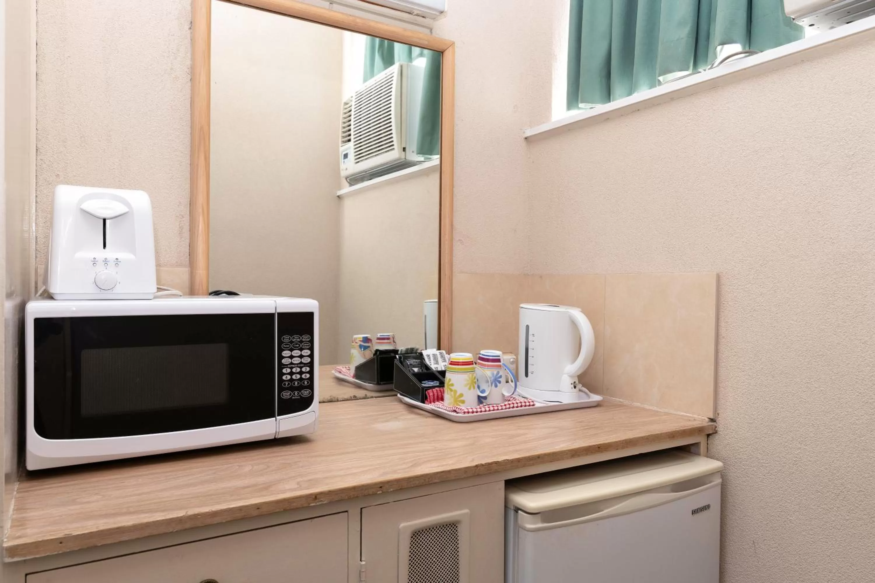 Coffee/tea facilities in The Prince Mark Motel