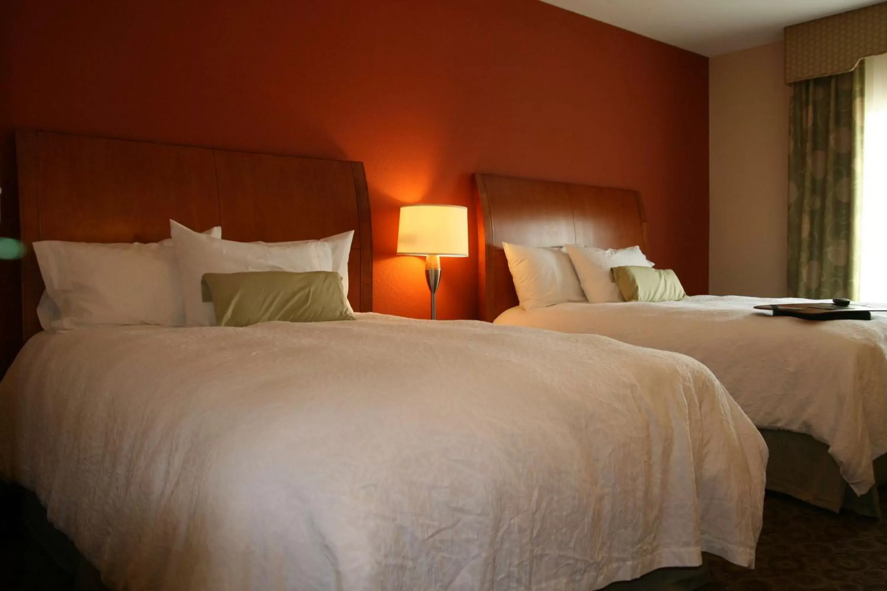 Bed in Hampton Inn & Suites Buffalo