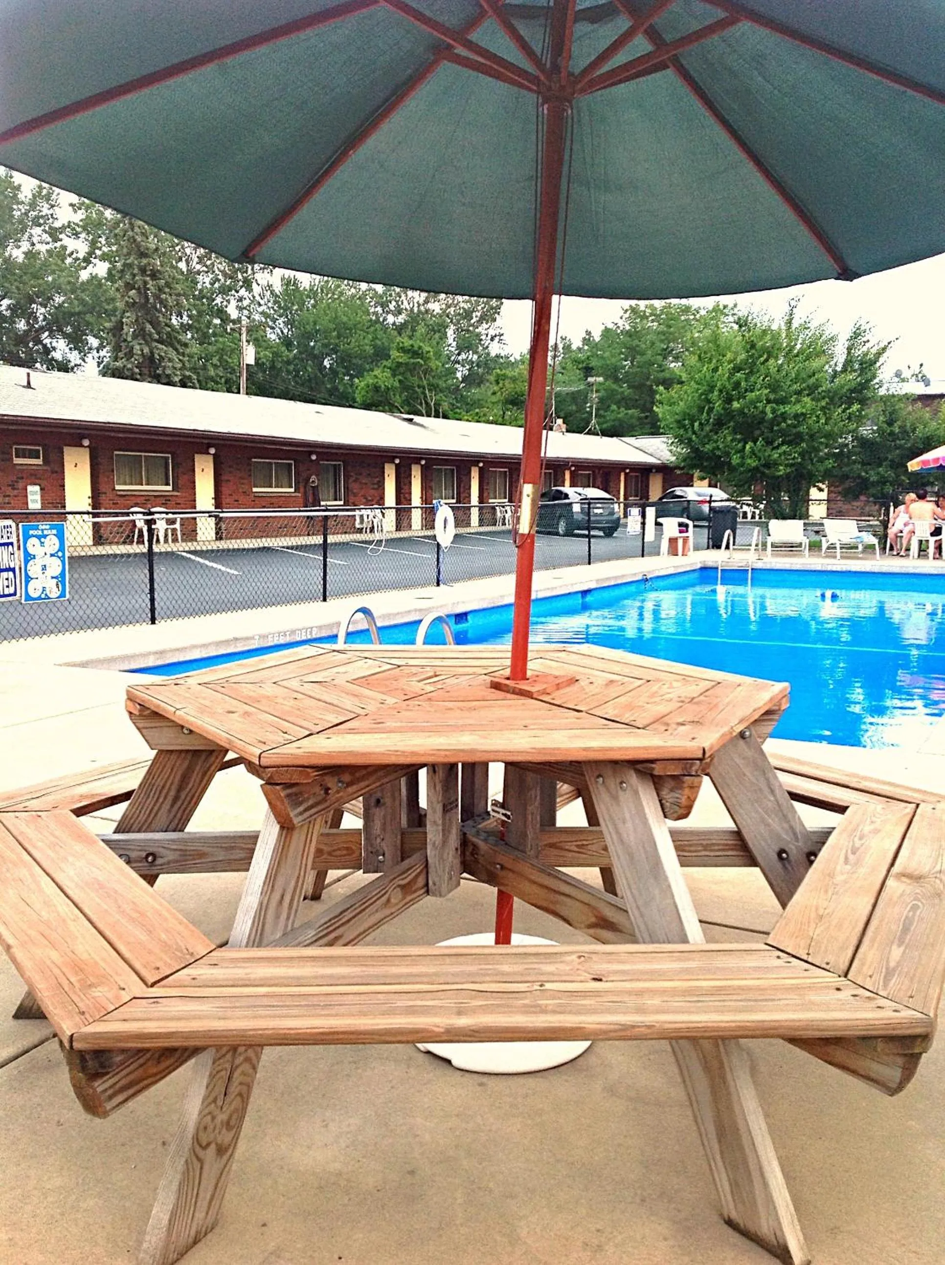 Swimming pool in Swiss Cottage Inn