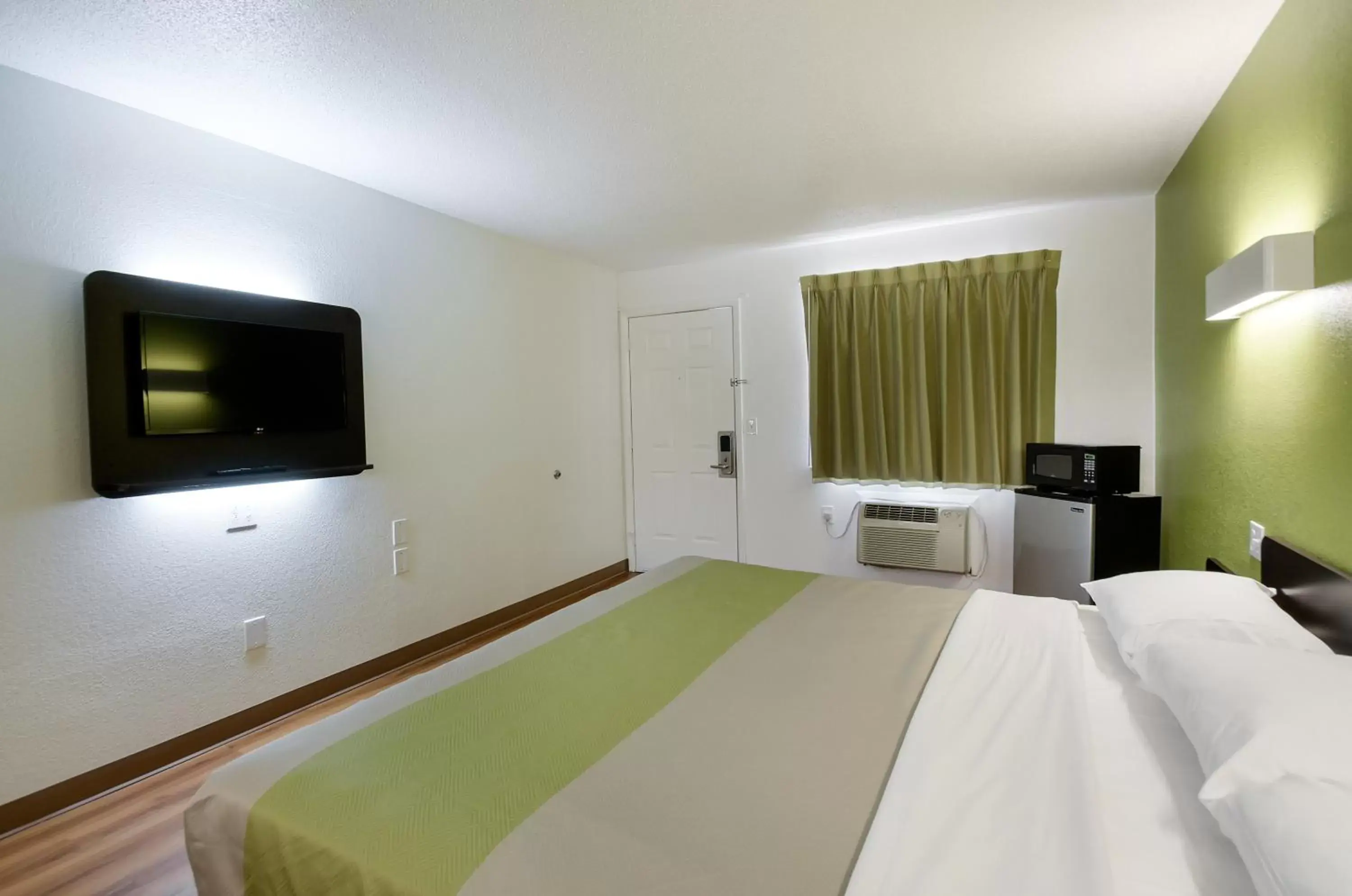 Bedroom, Bed in Motel 6-Charles Town, WV