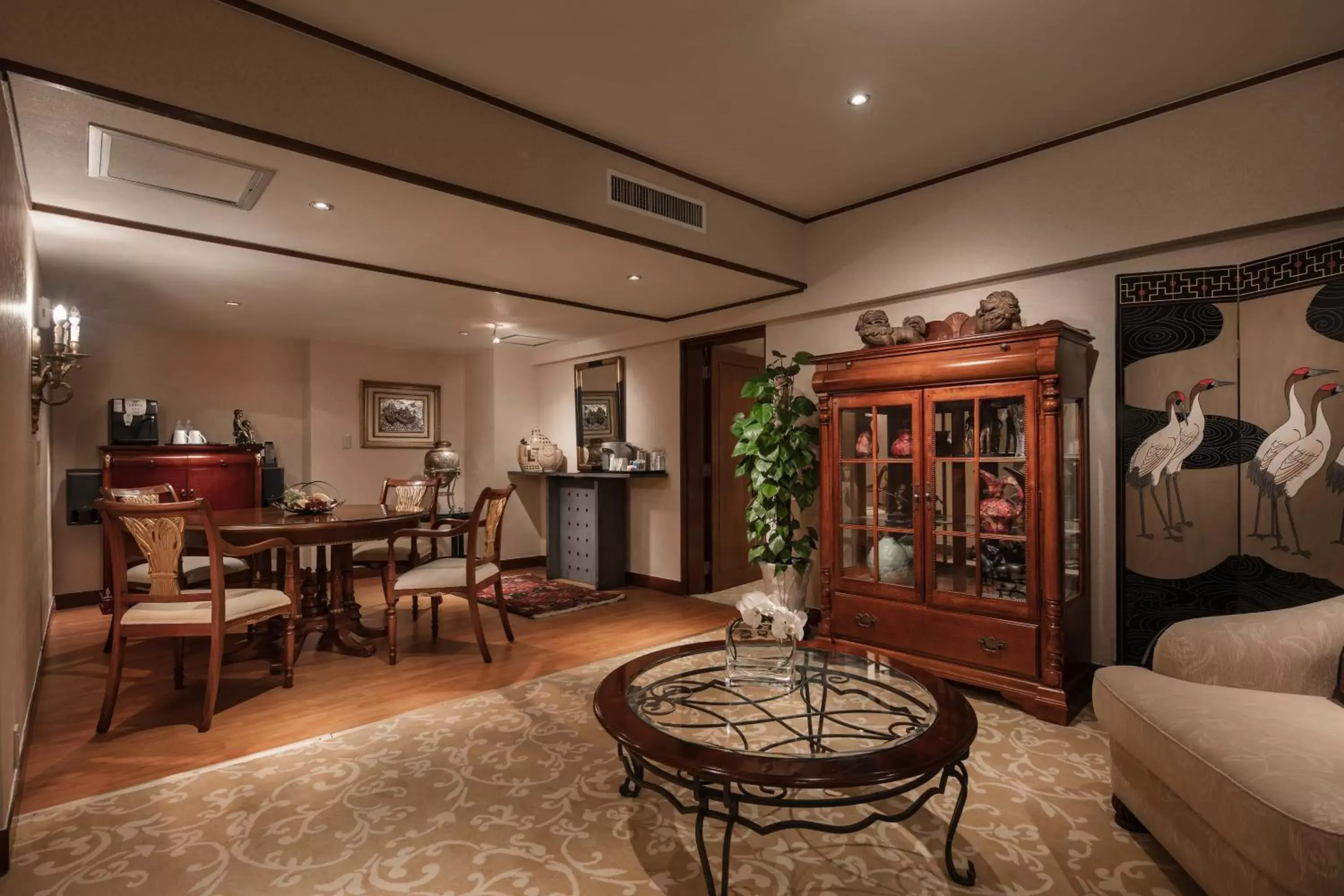 Living room in Hongqiao Jin Jiang Hotel (Formerly Sheraton Shanghai Hongqiao Hotel) Living room in Hongqiao Jin Jiang Hotel (Formerly Sheraton Shanghai Hongqiao Hotel)