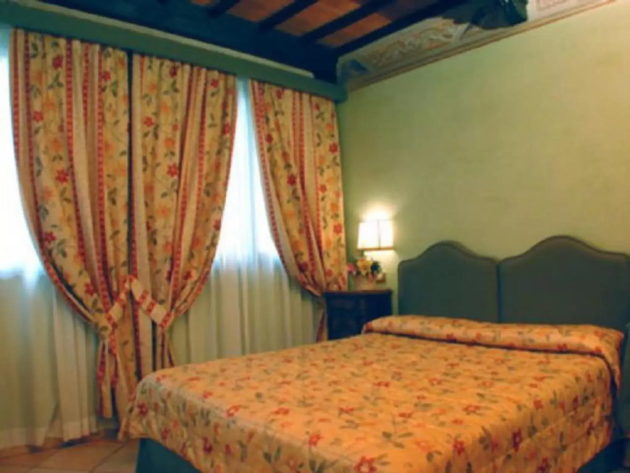 Bedroom, Bed in Villa Piccola Siena