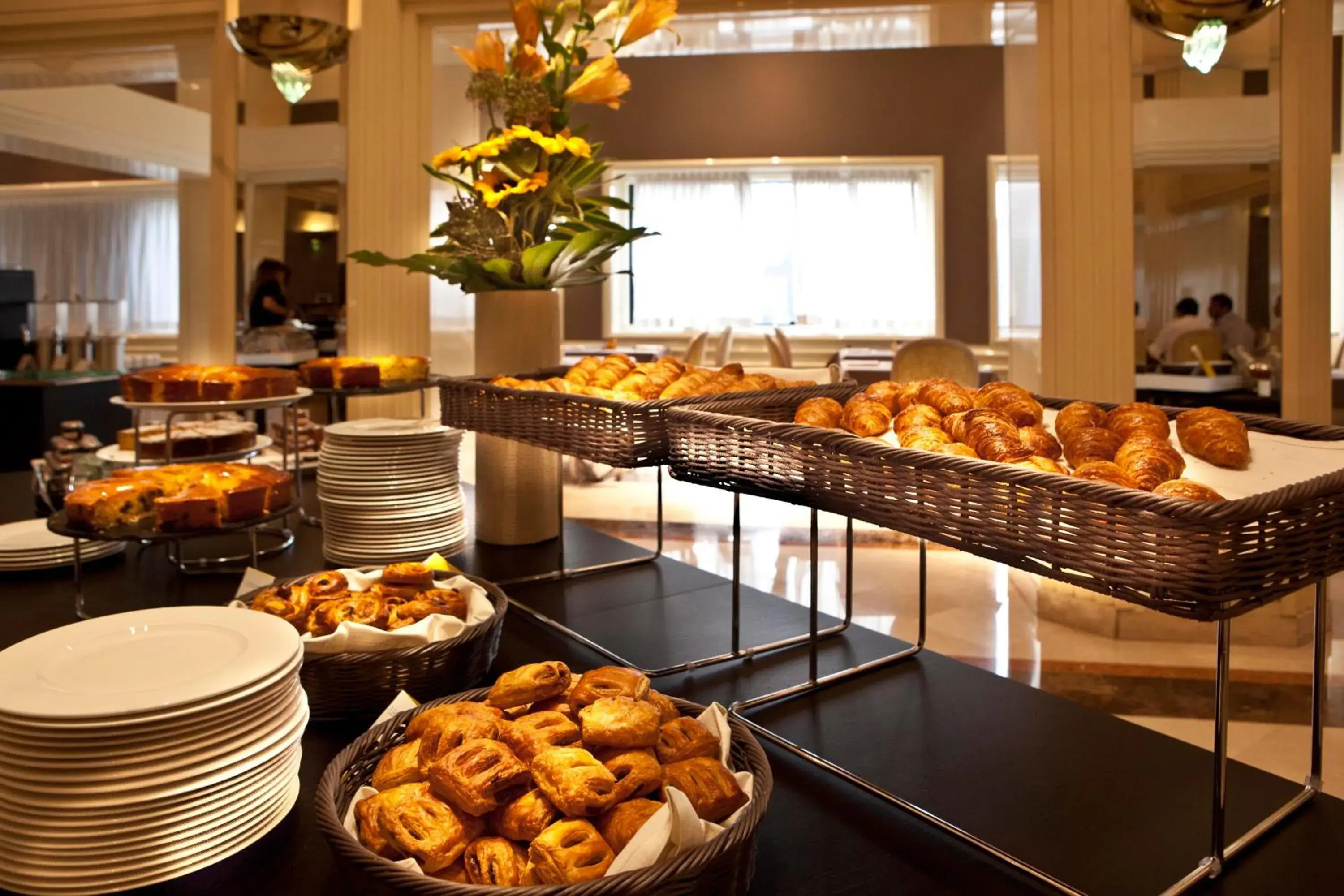 Buffet breakfast, Food in Hotel Leon d'Oro