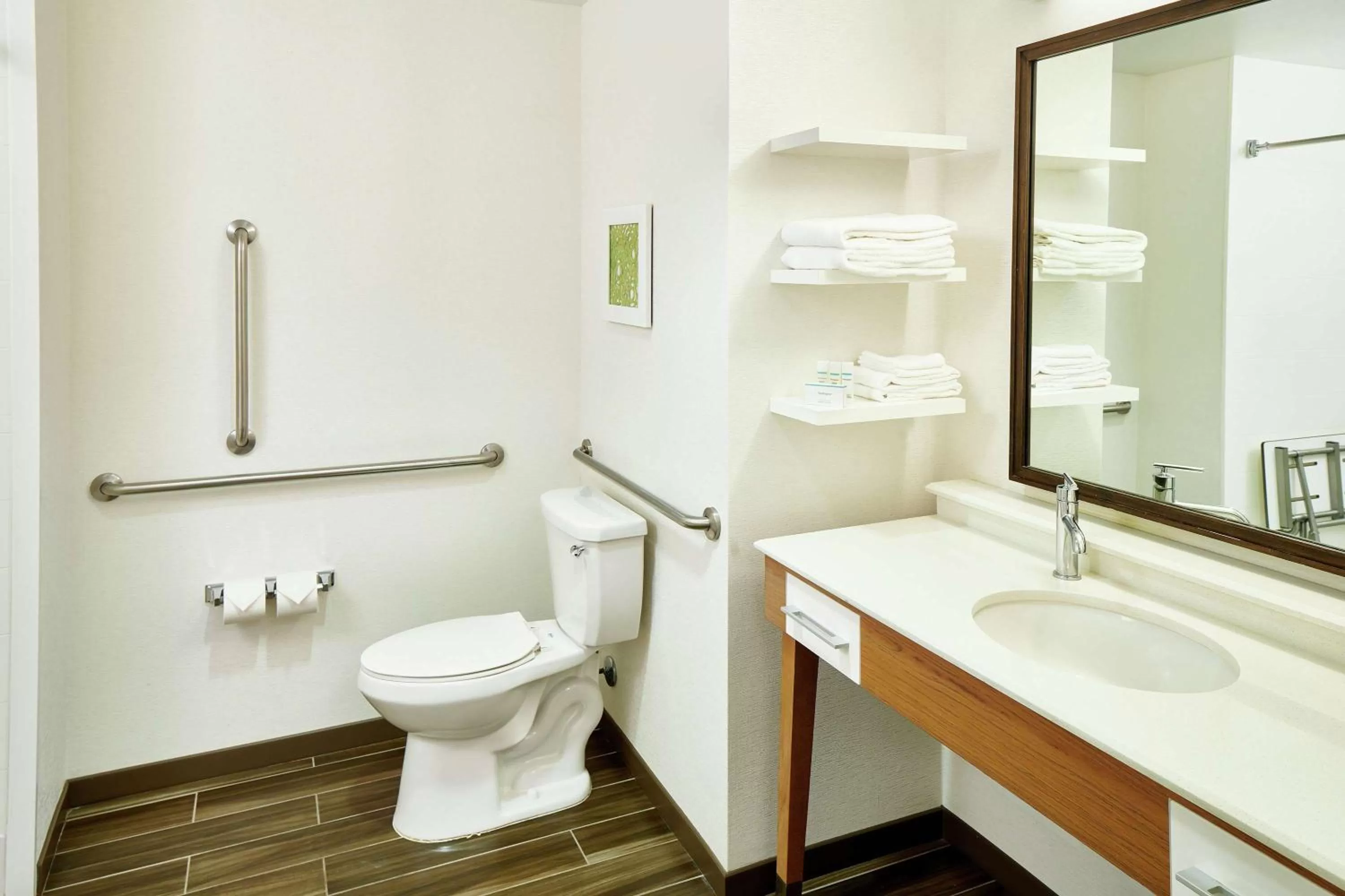 Shower in Hampton Inn & Suites Oahu Kapolei - FREE Parking - No Resort Fee