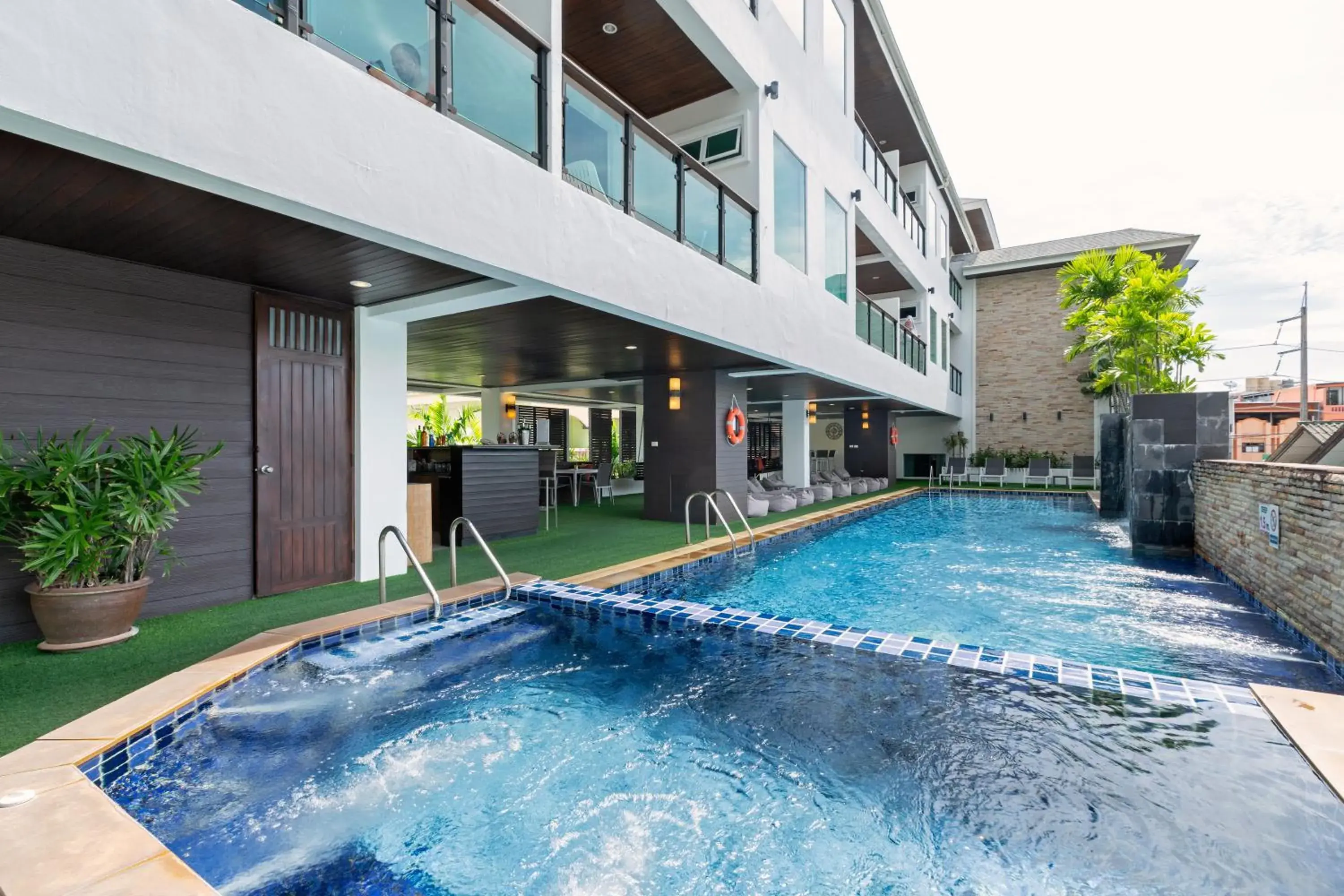Swimming pool in Baramee Resortel Swimming pool in Baramee Resortel