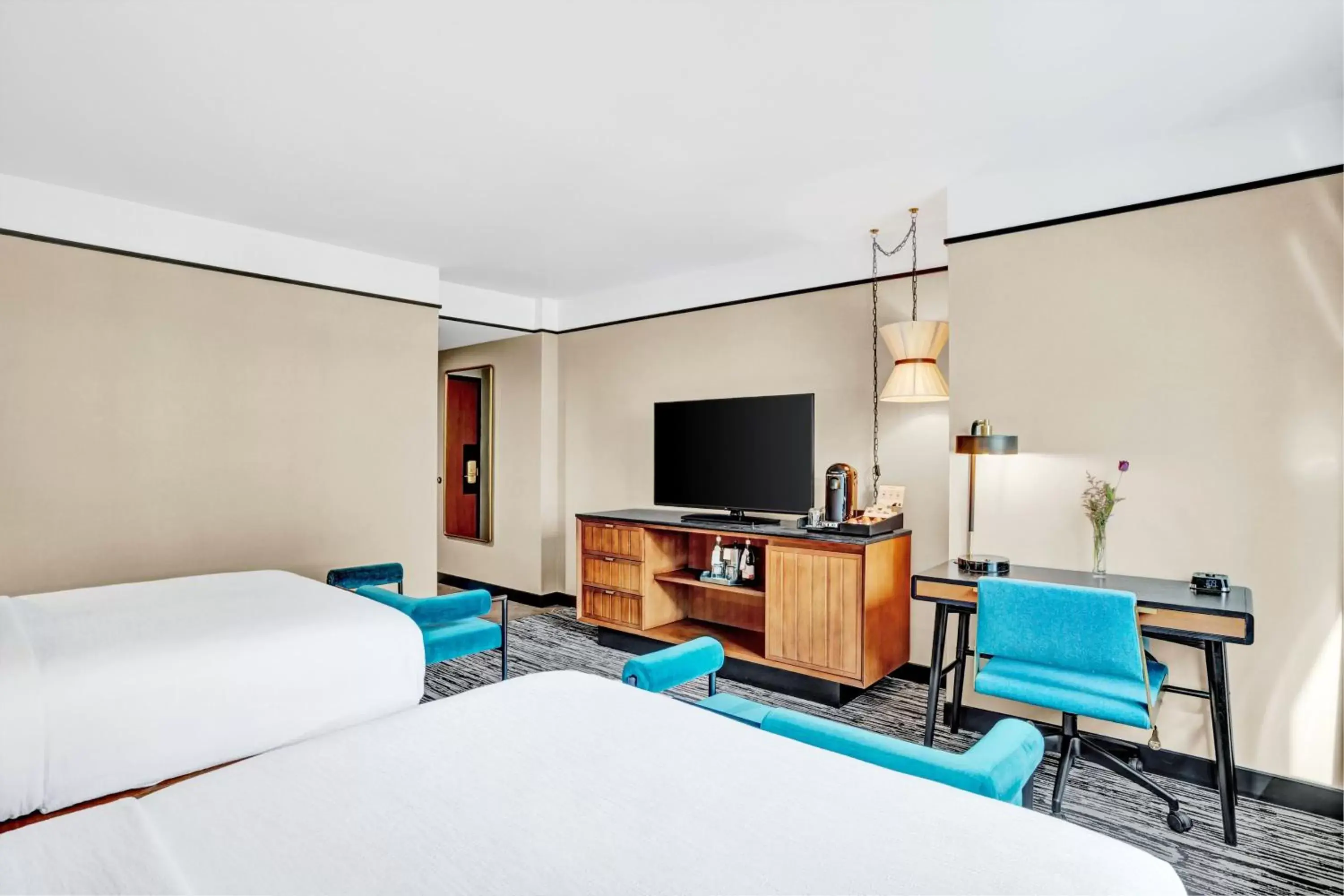Bedroom, TV/Entertainment Center in Hotel Indigo - Minneapolis Downtown, an IHG Hotel