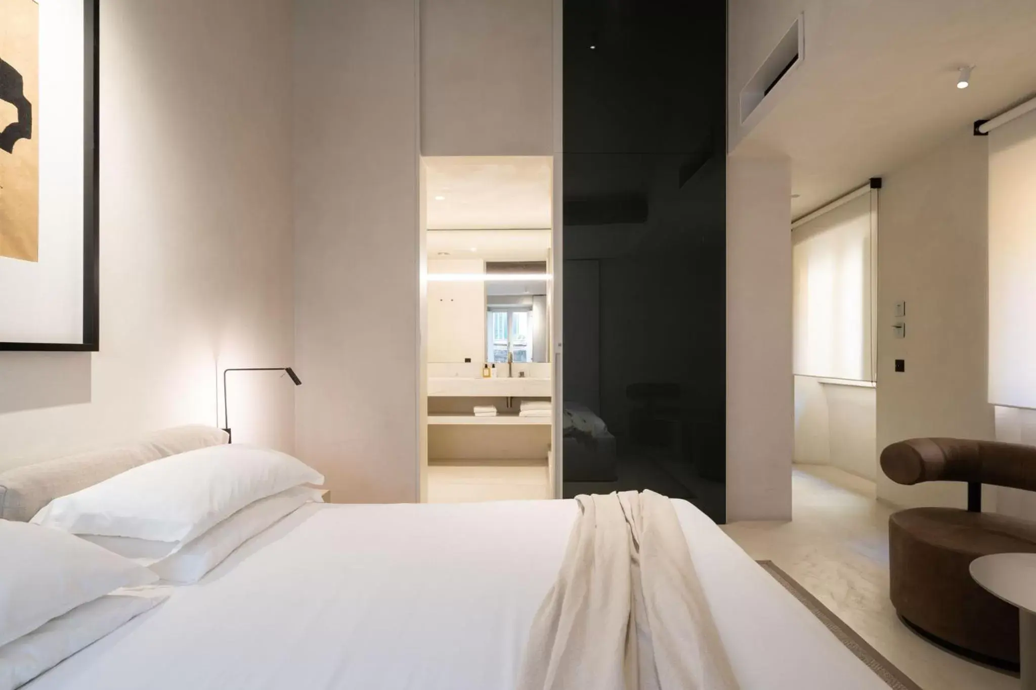 Photo of the whole room, Bed in Hotel Scenario Photo of the whole room, Bed in Hotel Scenario