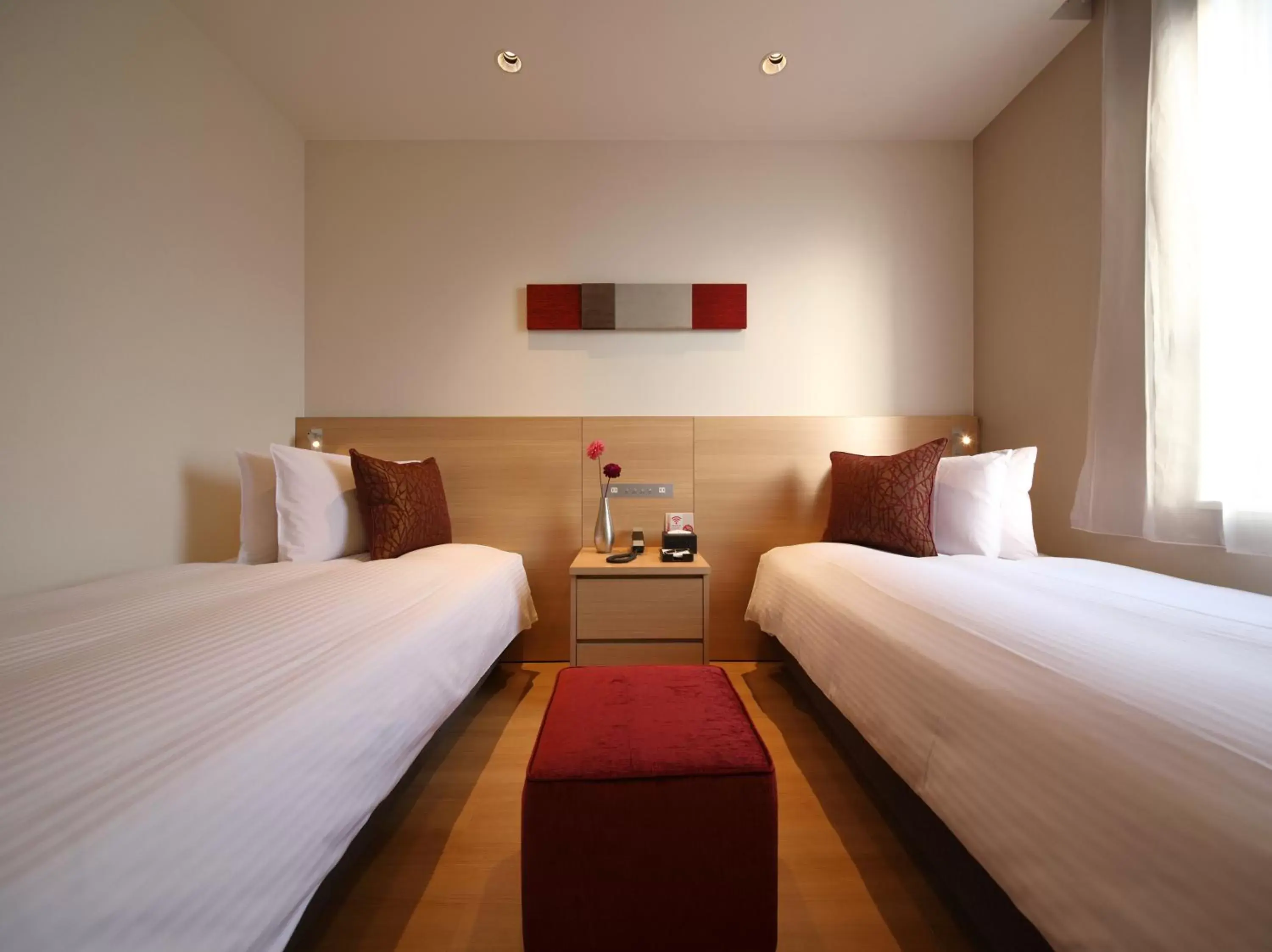 Photo of the whole room, Bed in Red Roof Inn & Suites Osaka Namba Nipponbashi