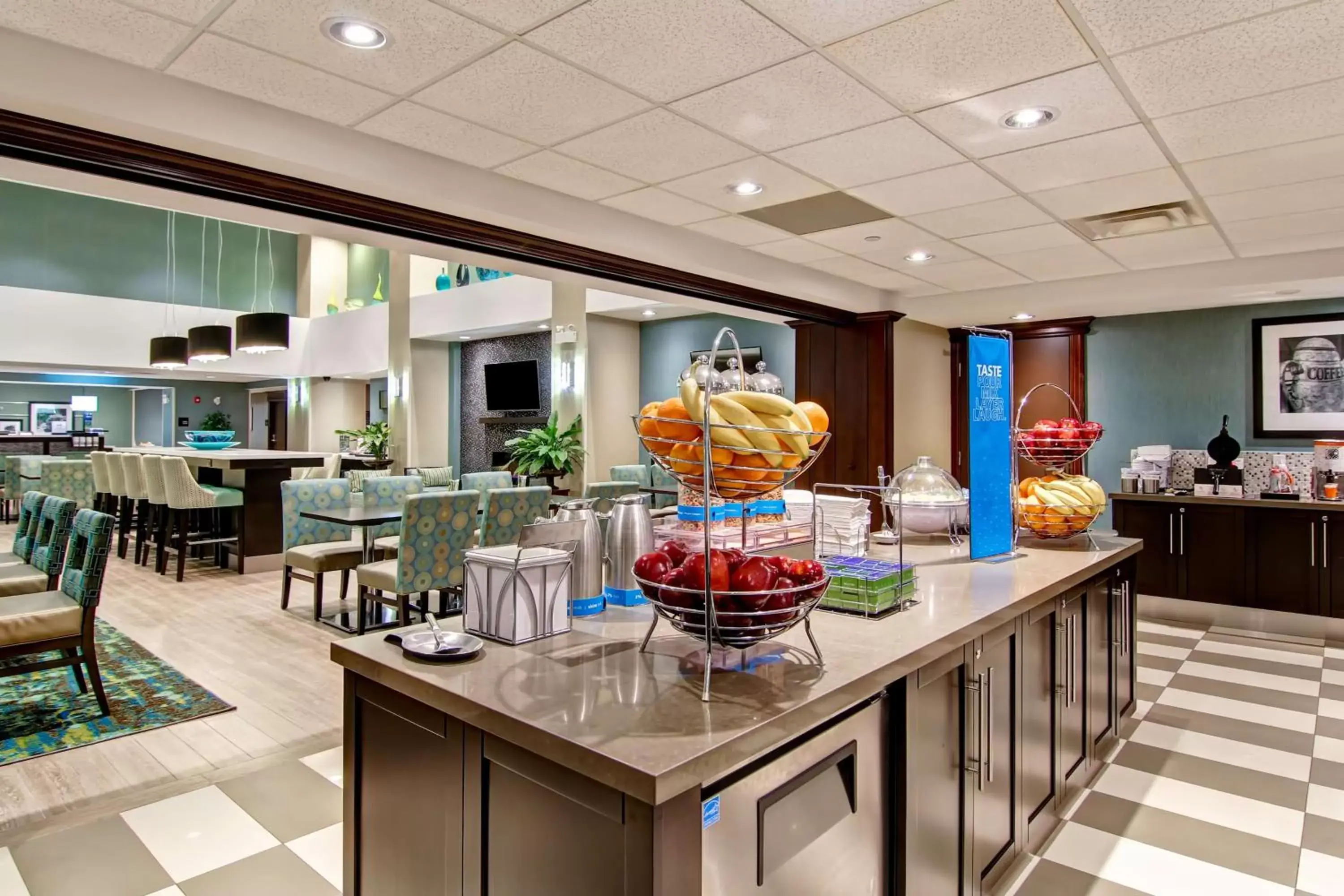 Dining area, Restaurant/Places to Eat in Hampton Inn Sudbury, Ontario