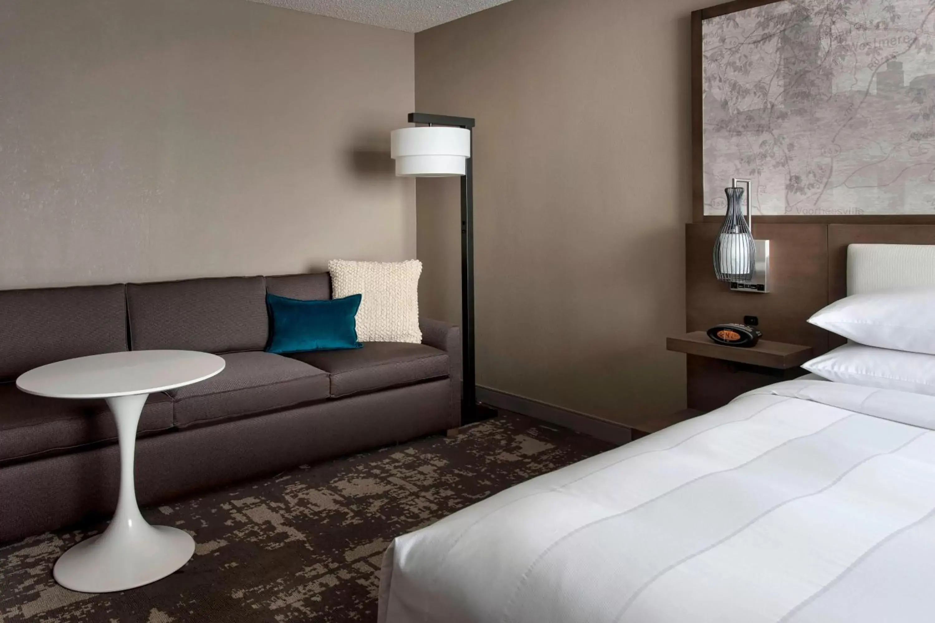 Photo of the whole room, Bed in Marriott Albany