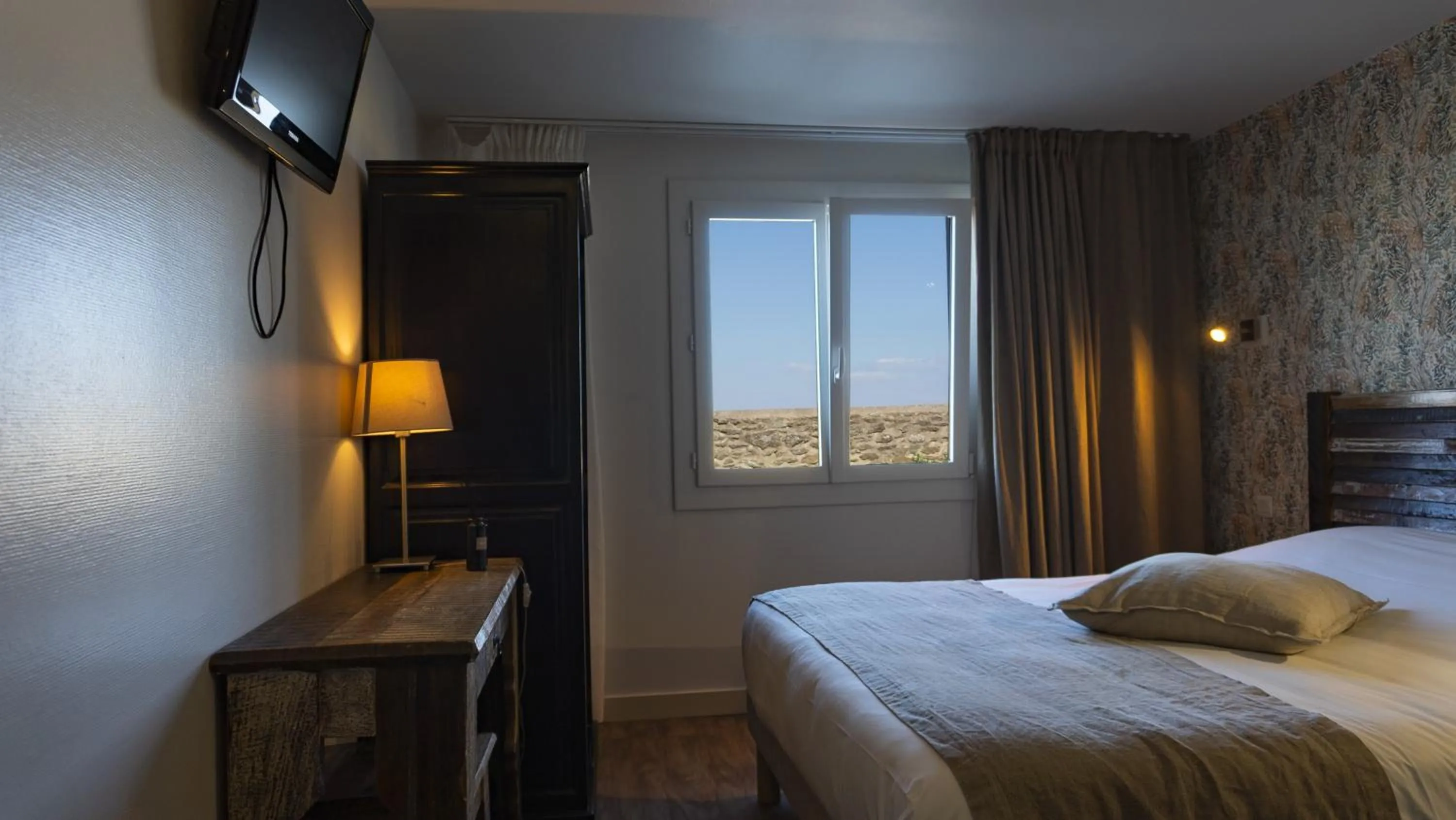 Photo of the whole room, Bed in Hôtel Vauban