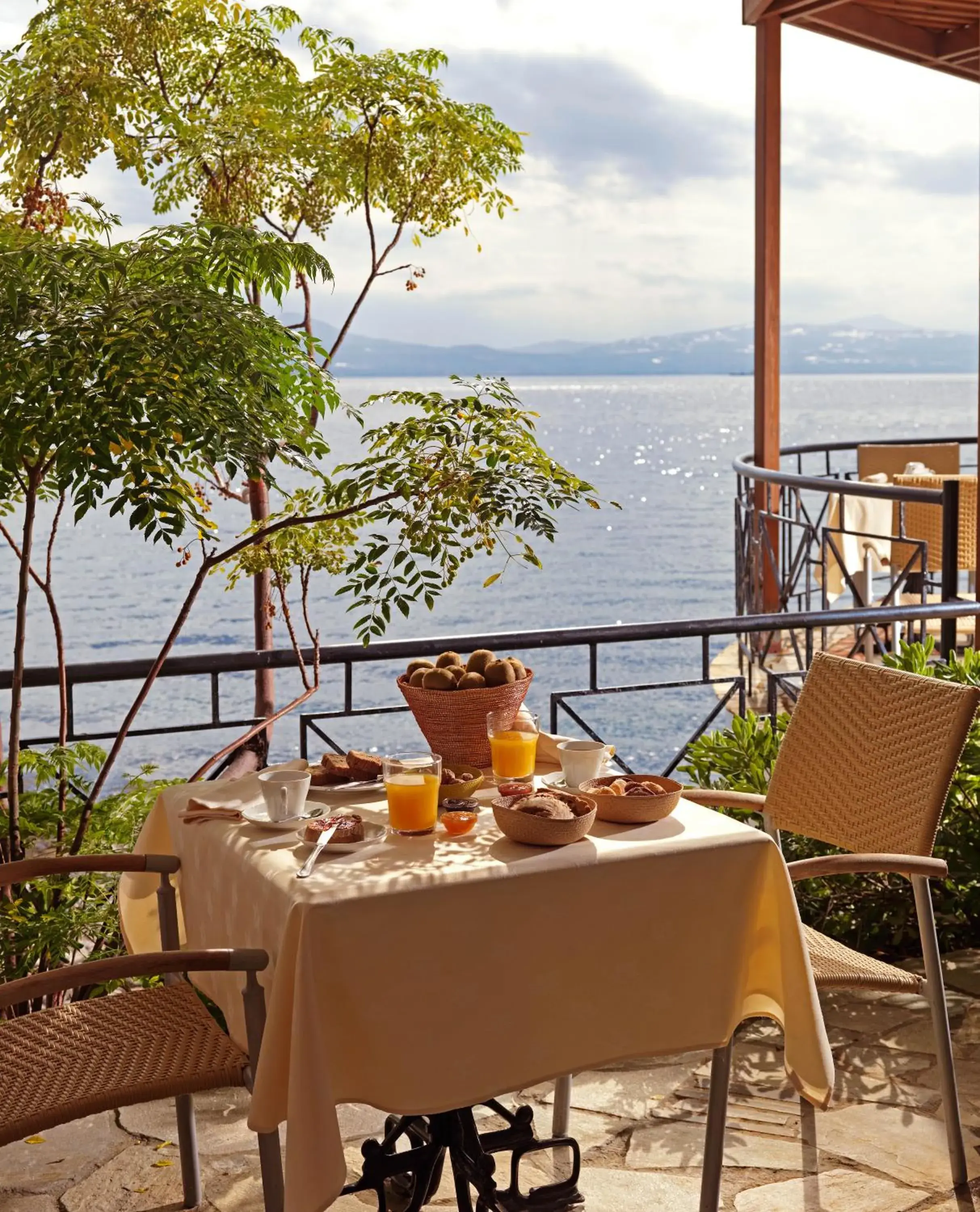 Restaurant/Places to Eat in Ramada Loutraki Poseidon Resort