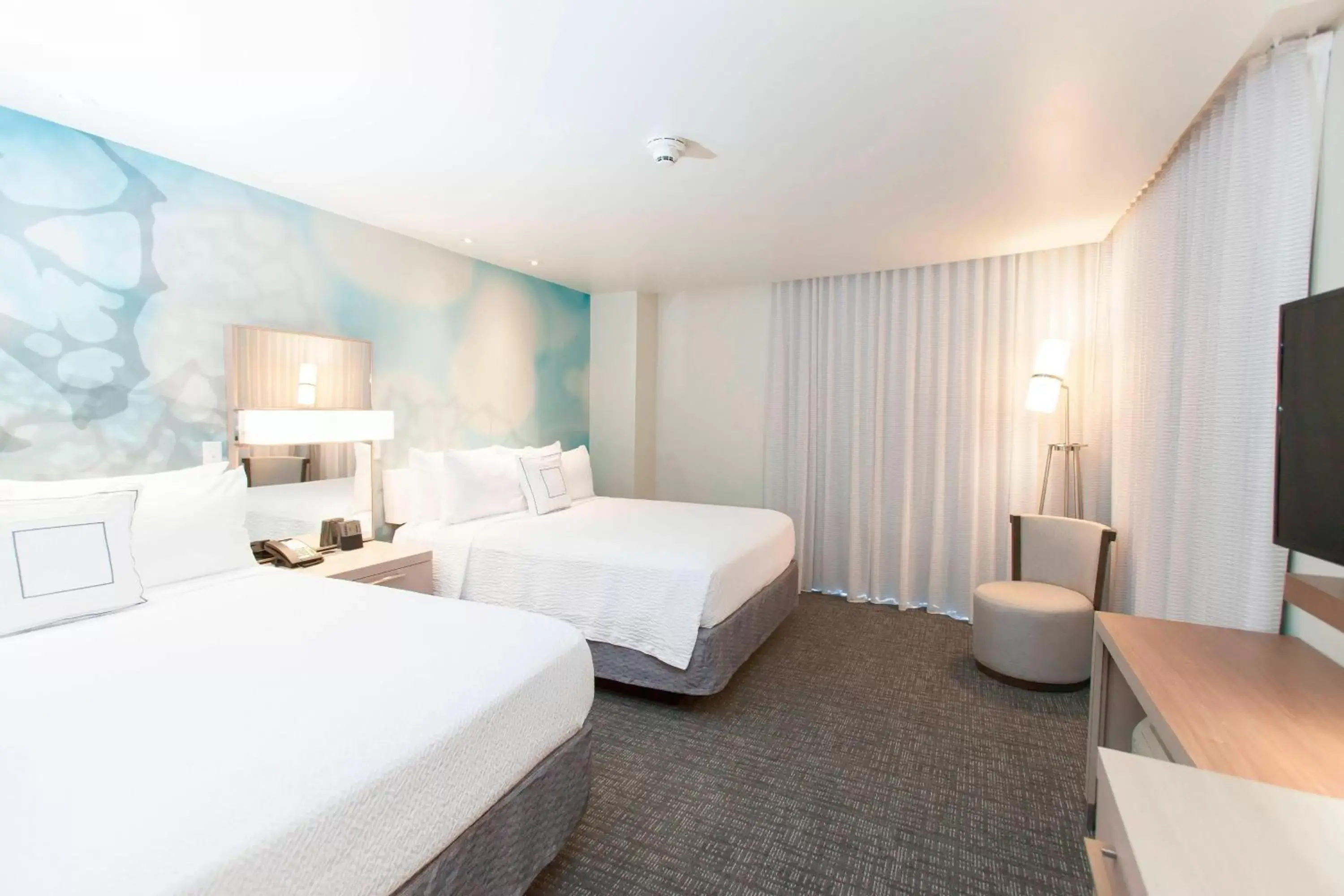 Photo of the whole room, Bed in Courtyard by Marriott Houston Springwoods Village