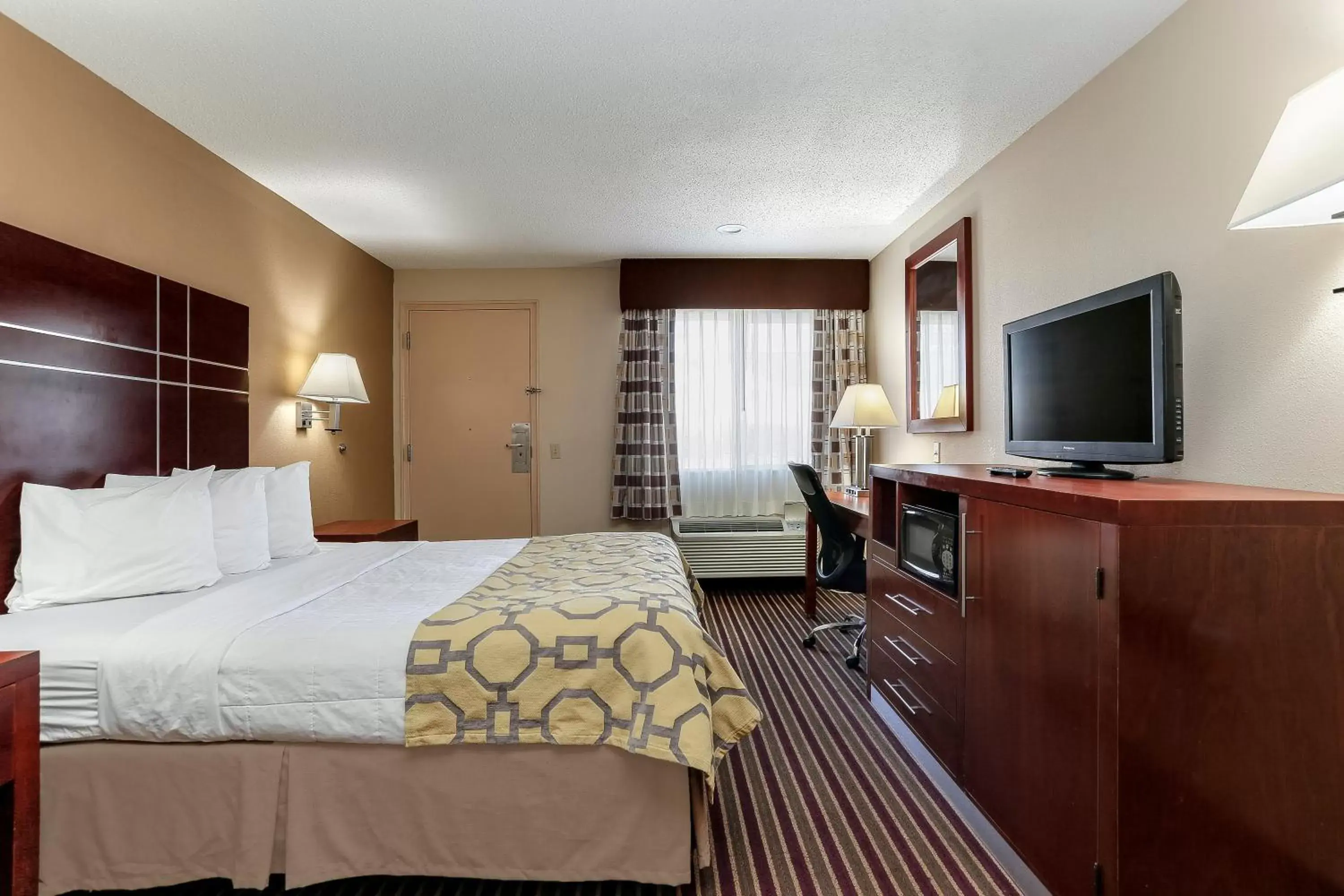 Queen Room - Disability Access/Non-Smoking in Baymont by Wyndham Bowling Green Queen Room - Disability Access/Non-Smoking in Baymont by Wyndham Bowling Green