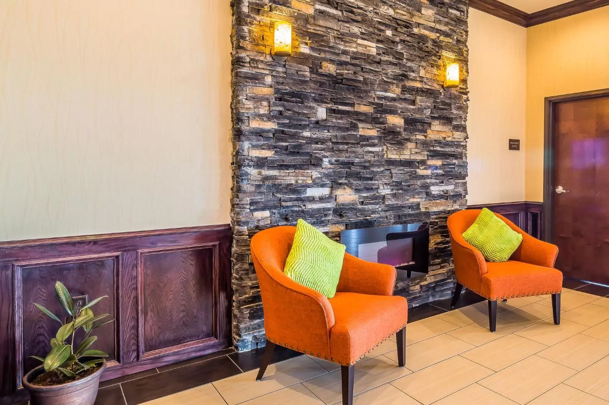 Seating area, Lounge/Bar in Comfort Inn & Suites Moore - Oklahoma City