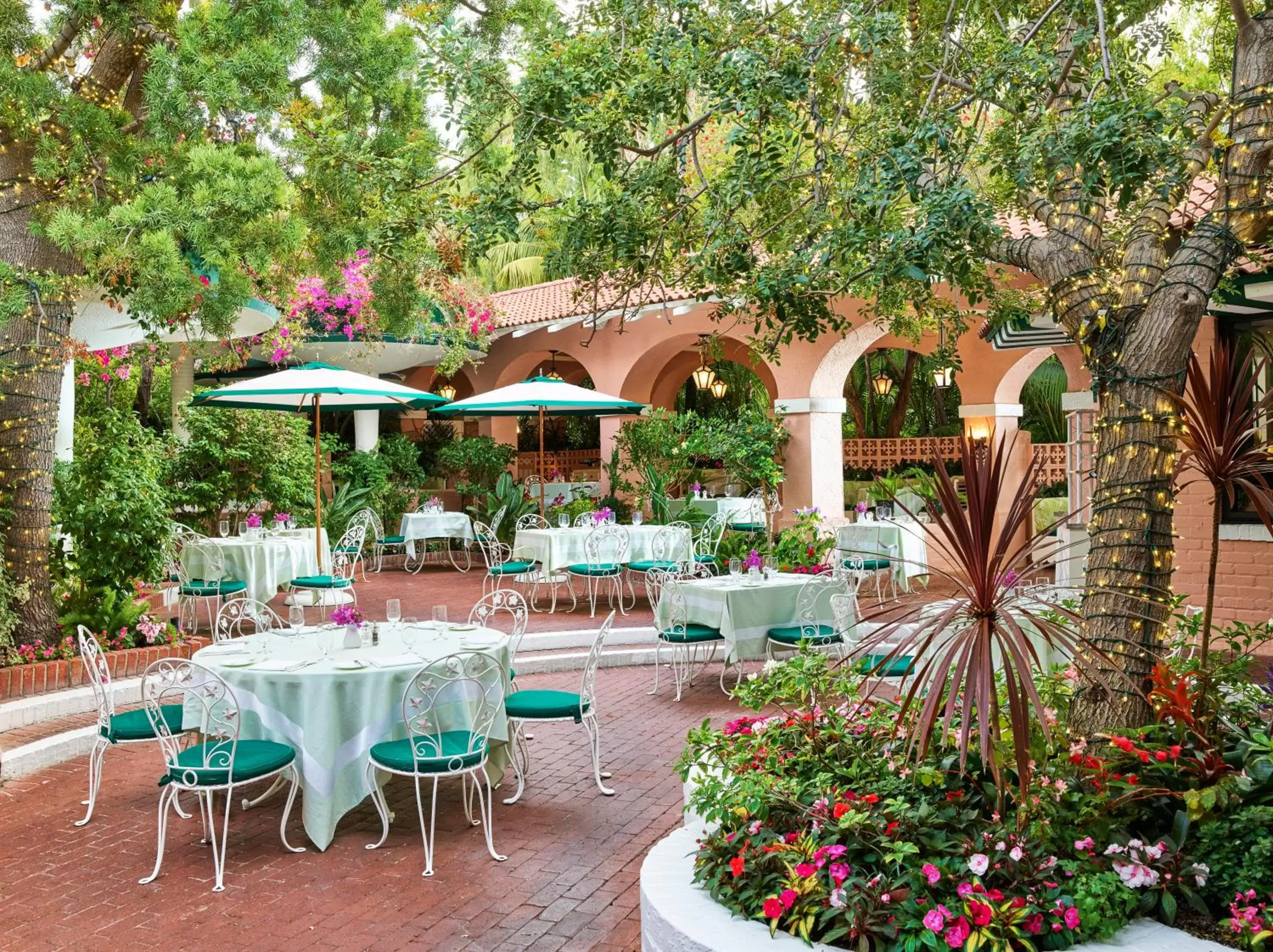 Patio, Restaurant/Places to Eat in The Beverly Hills Hotel - Dorchester Collection