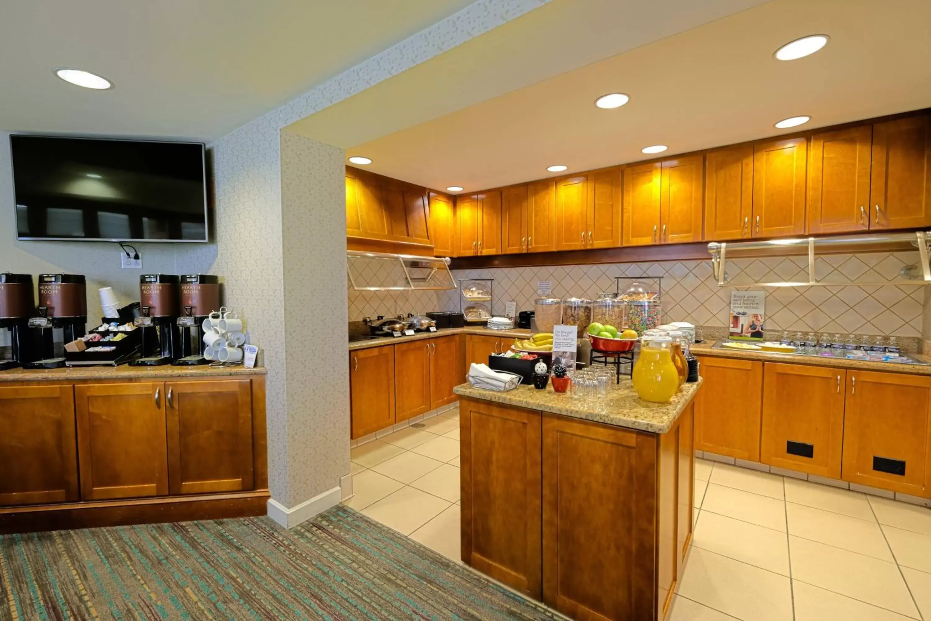 Breakfast, Kitchen/Kitchenette in Residence Inn Lafayette Airport