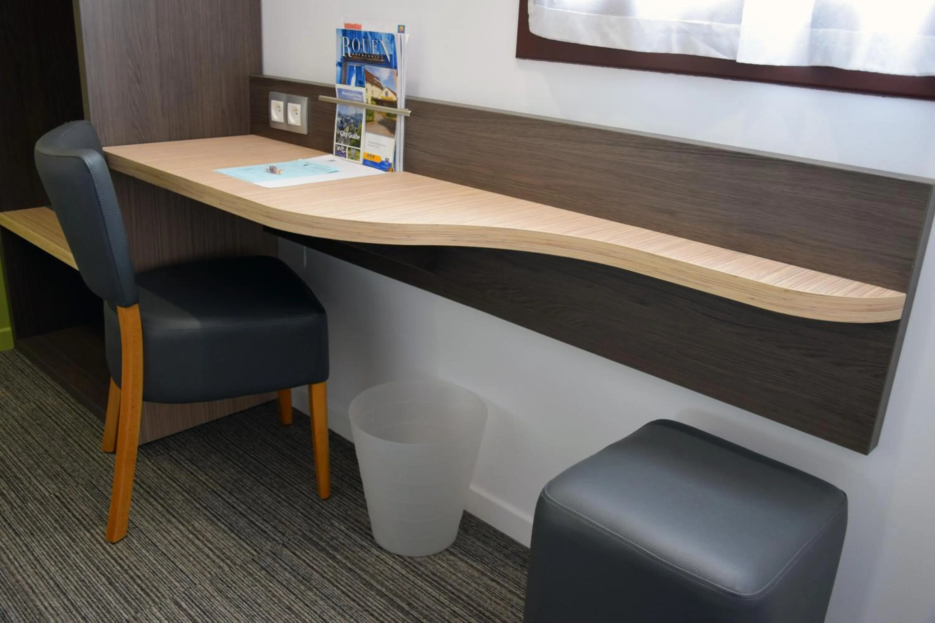 Bedroom in Contact Hotel Le Seino Marin - Cléon Elbeuf Rouen