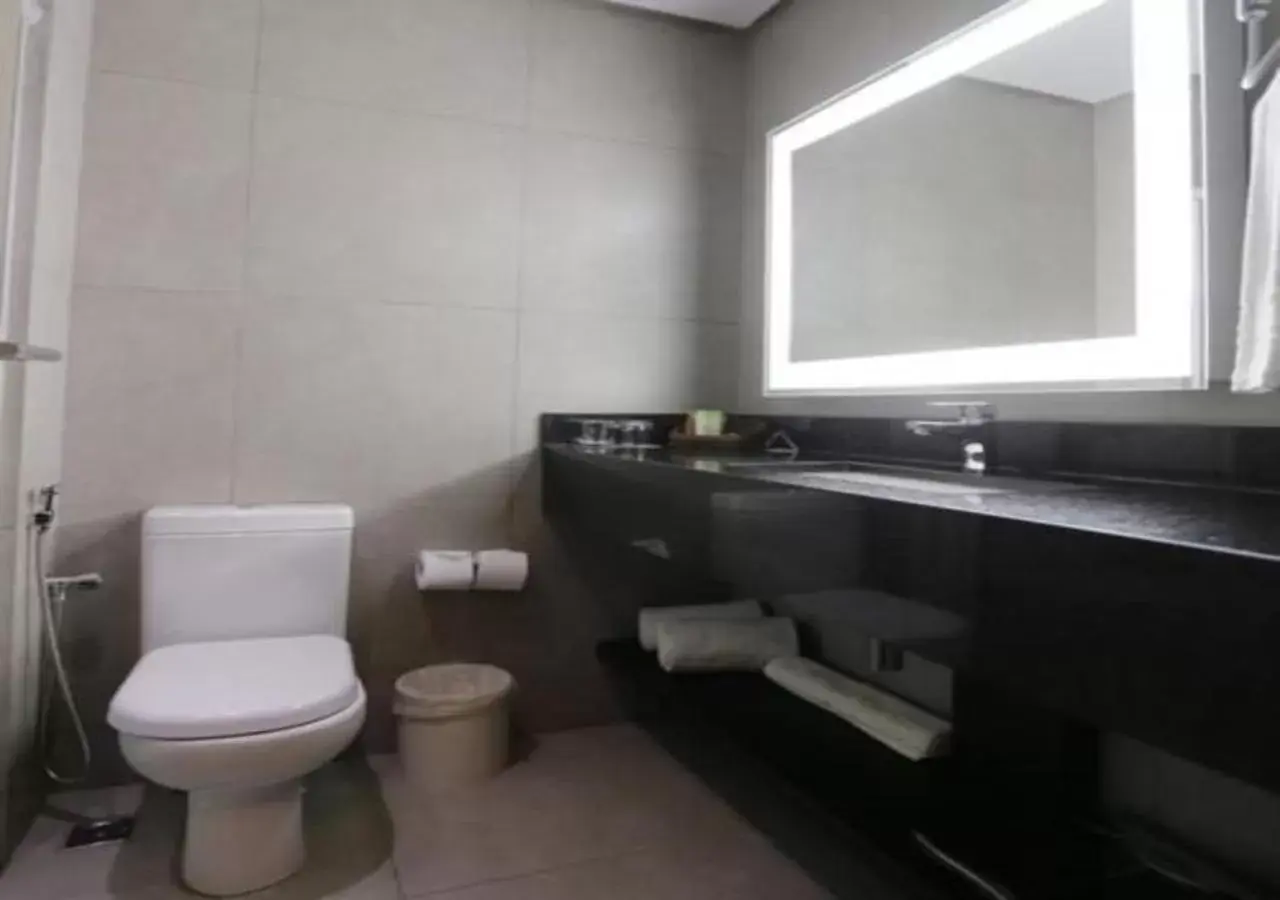 Bathroom in Comfort Suites Flamboyant Goiânia